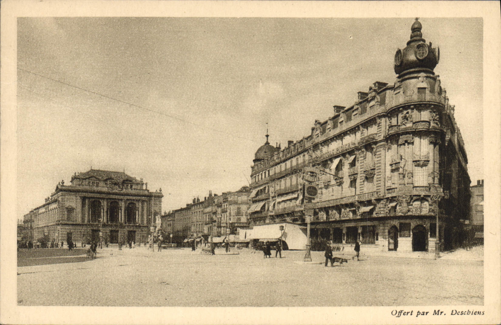 CPA Montpellier La Place de la Comedie 