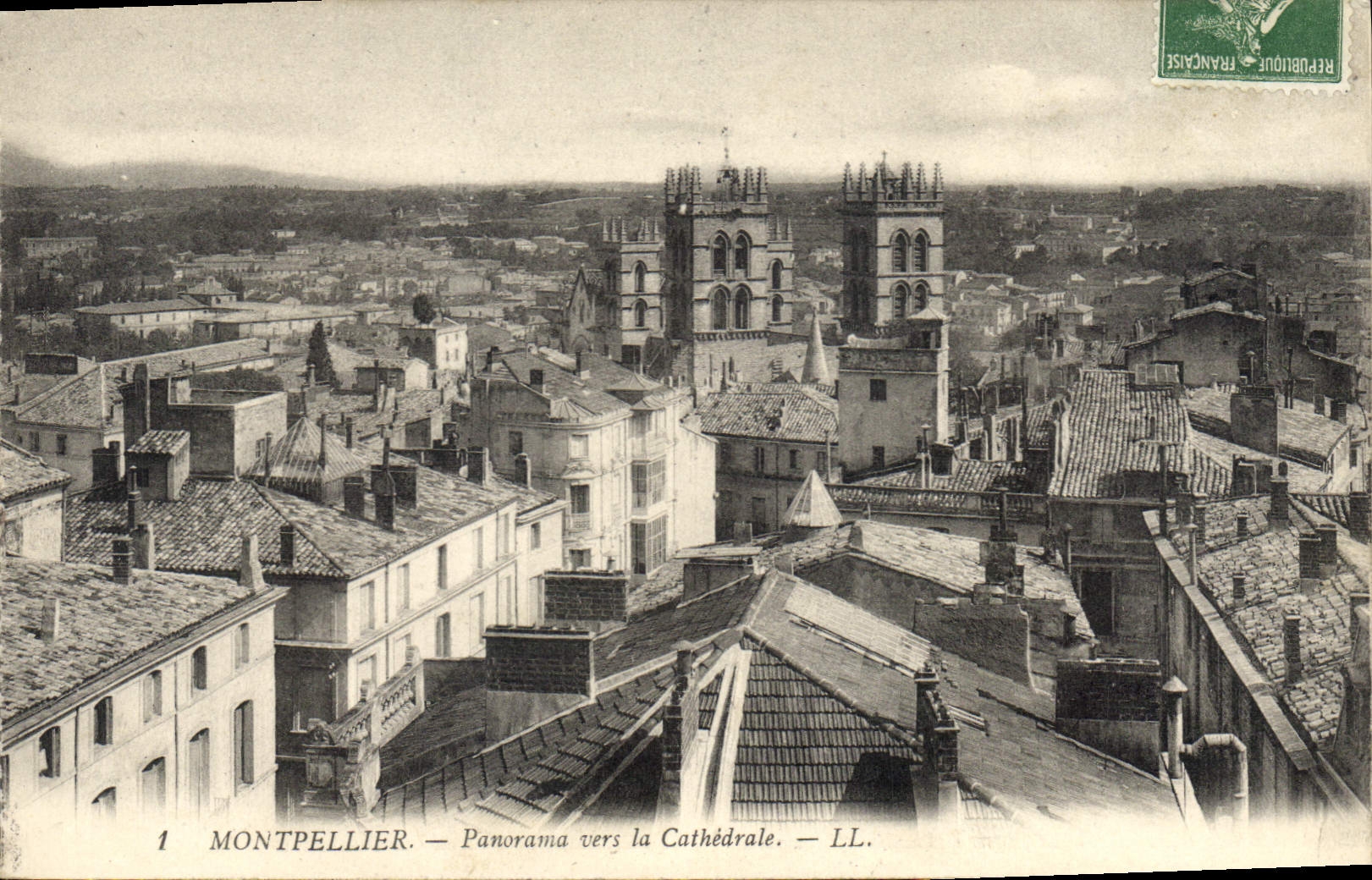 CPA Montpellier Panorama vers la Cathedrale 