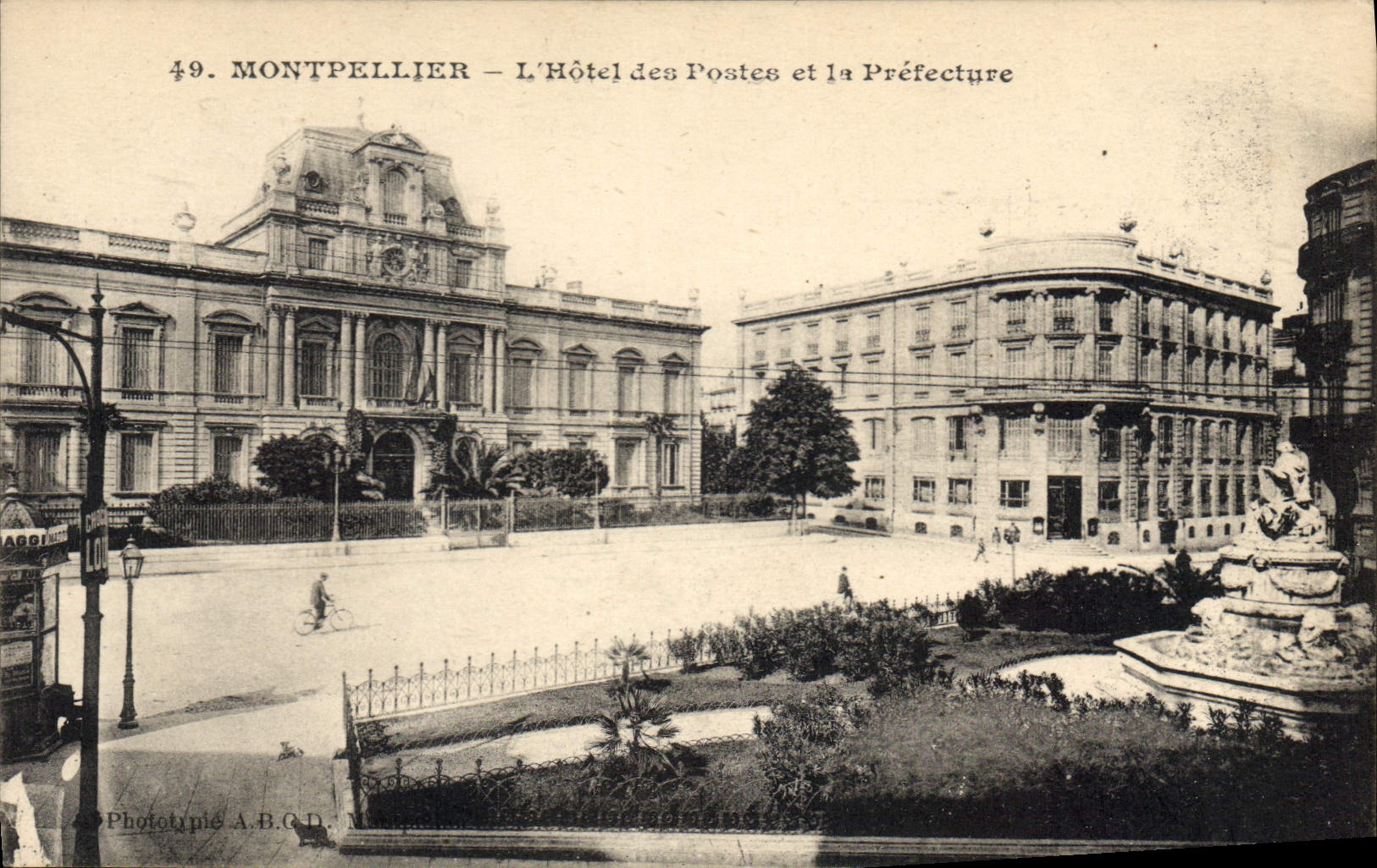 CPA Montpellier L'Hotel des Postes et la Prefecture 
