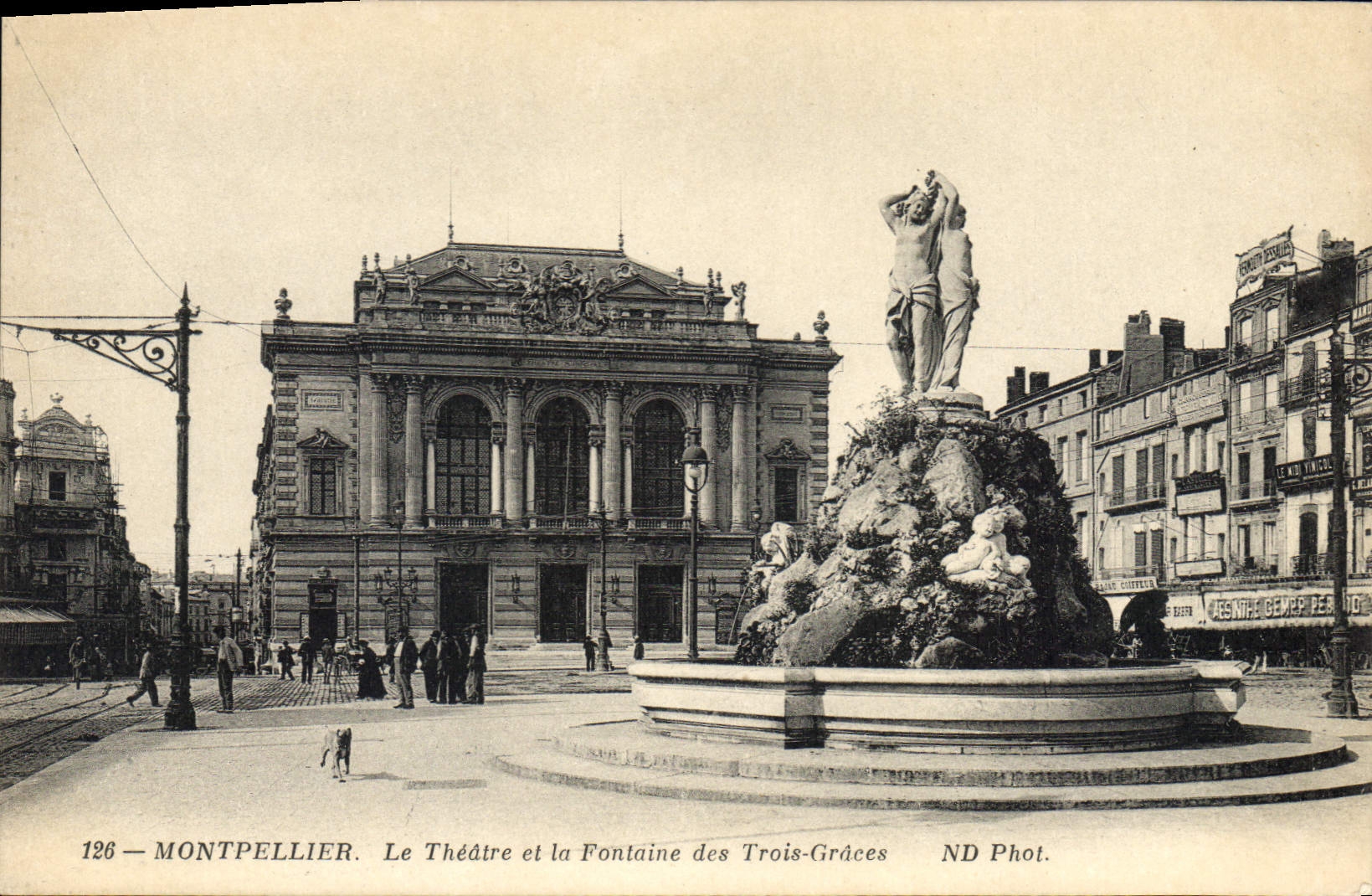 CPA Montpellier Le Theatre et la Fontaine des Trois Graces