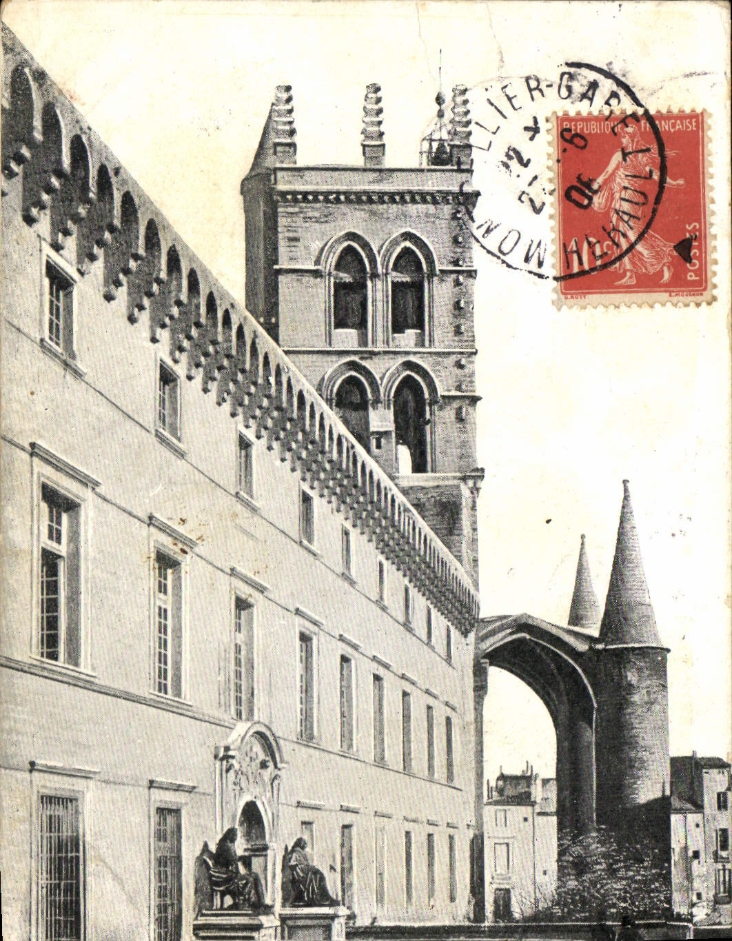 CPA Montpellier La Faculte de Medecine et la cathedrale