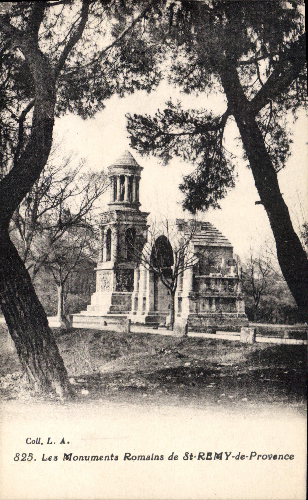CPA Les Monuments Romains de St Remy de Provence