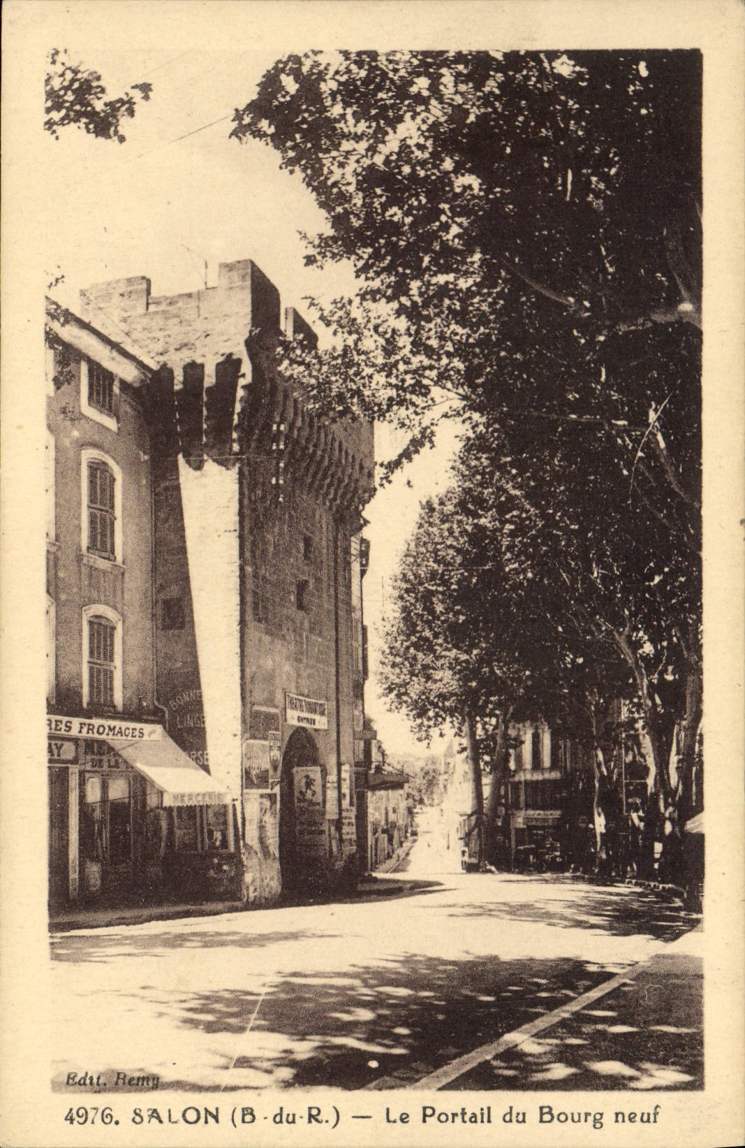 CPA Salon B du R Le Portail du Bourg neuf