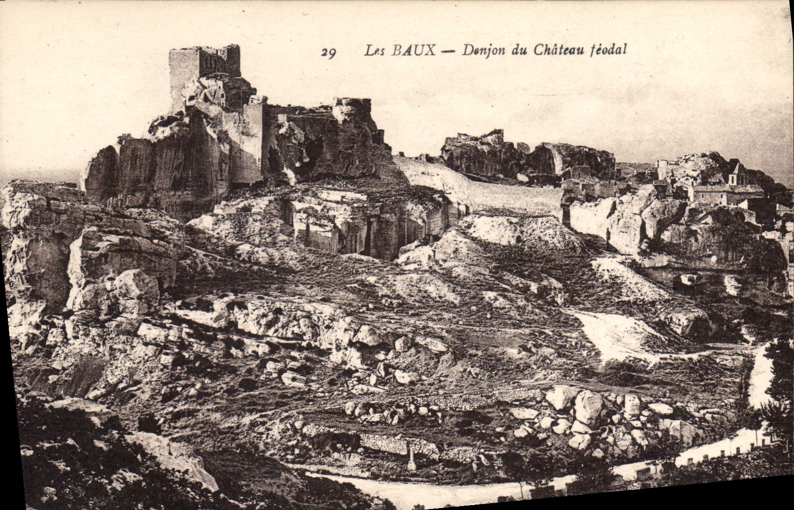 CPA Les Baux Donjon du Chateau Feodal