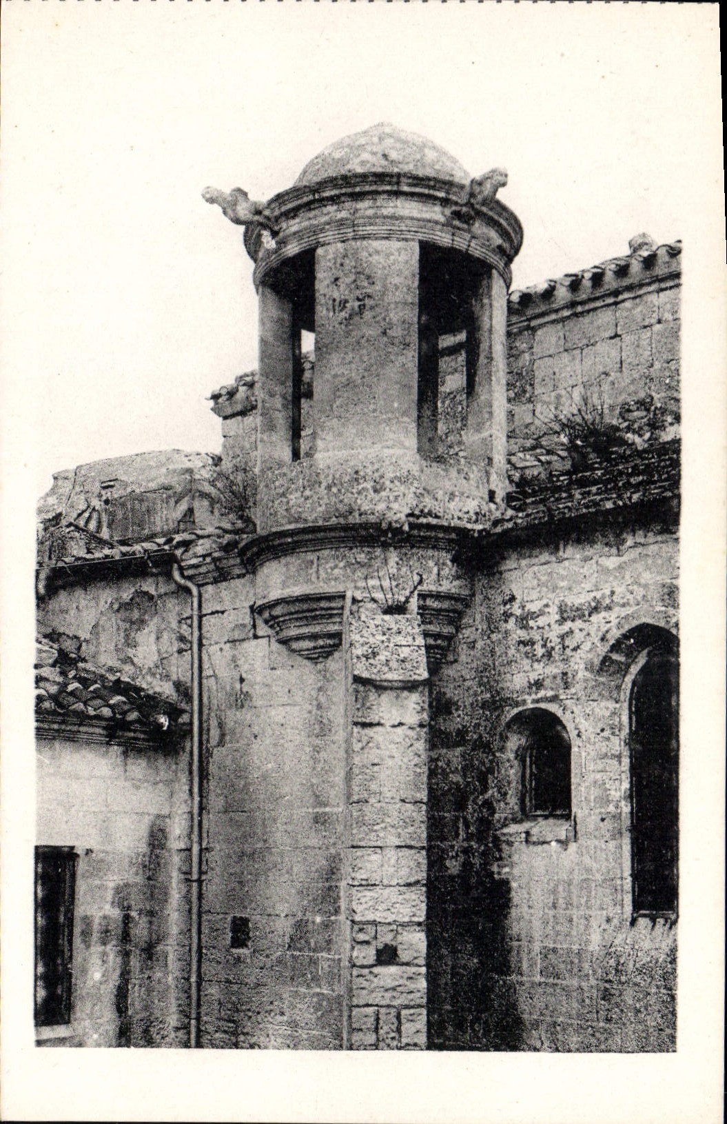 CPA Les Baux La Lanterne des Morts