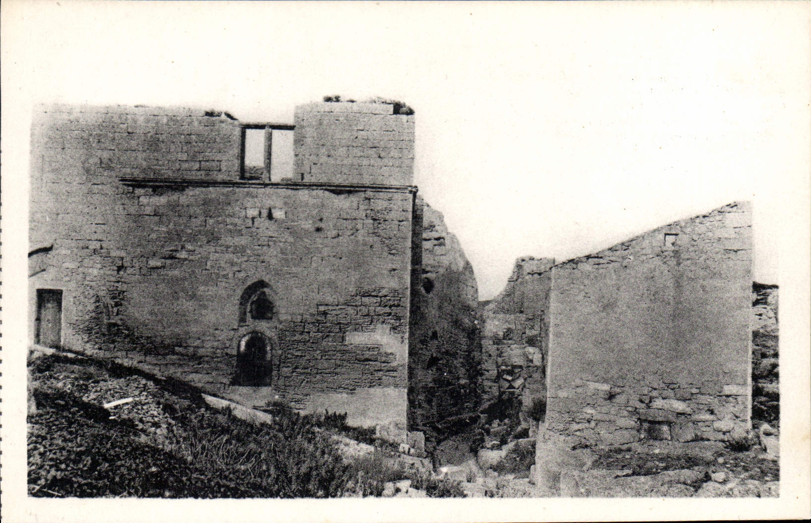 CPA Les Baux Maison de la Tour de Brau XIII s dont l'interieur reunit les trois styles roman  gothiq