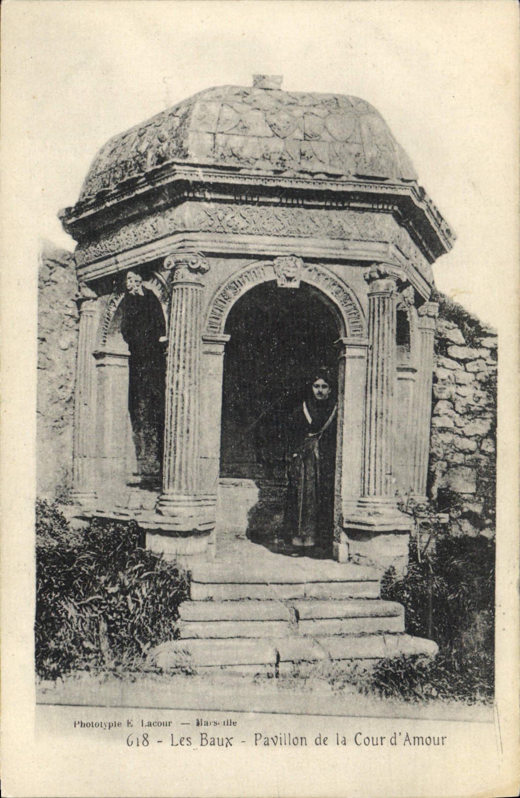 CPA Les Baux Pavillon de la Cour d'Amour