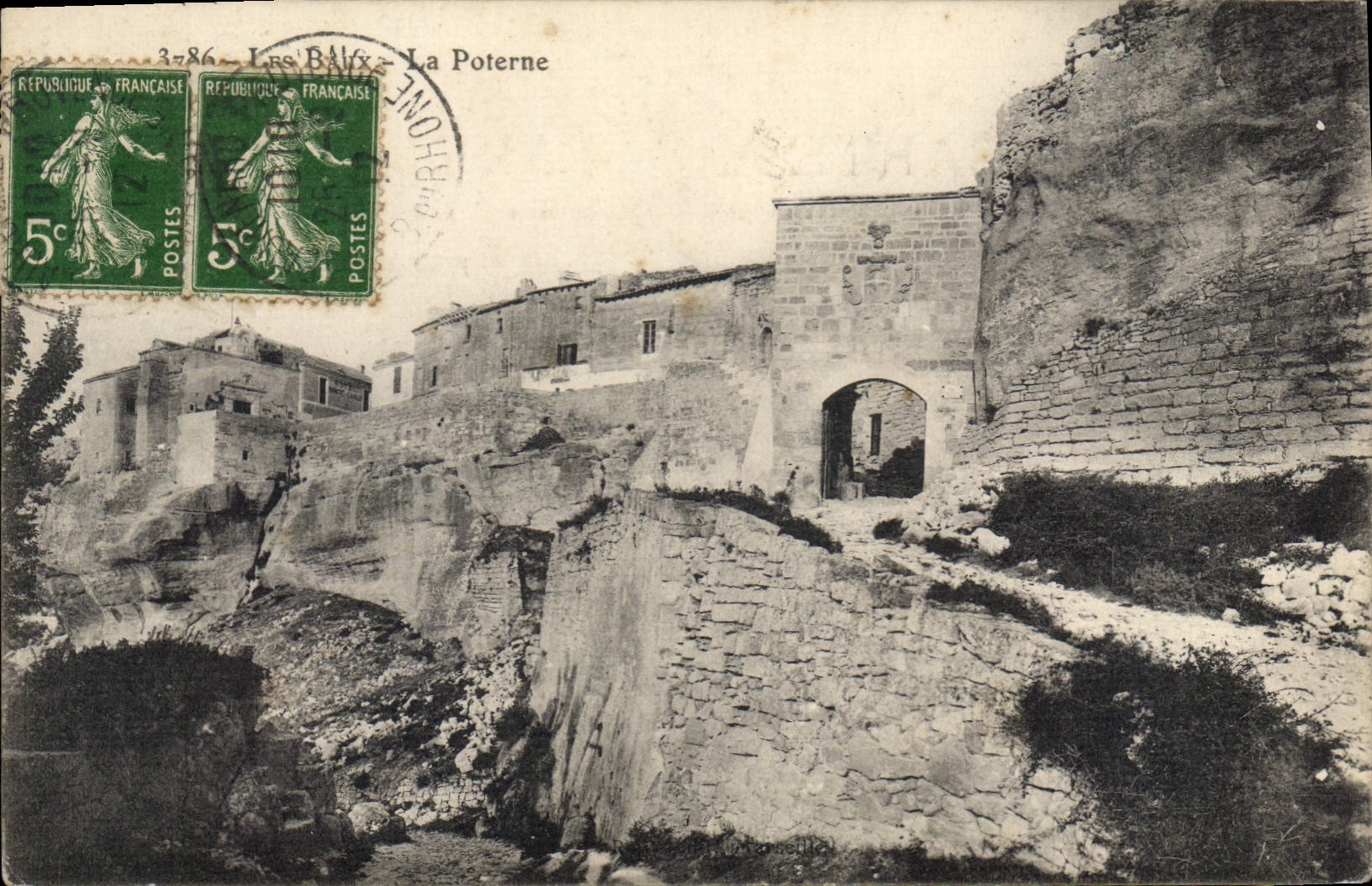 CPA Les Baux La Poterne 