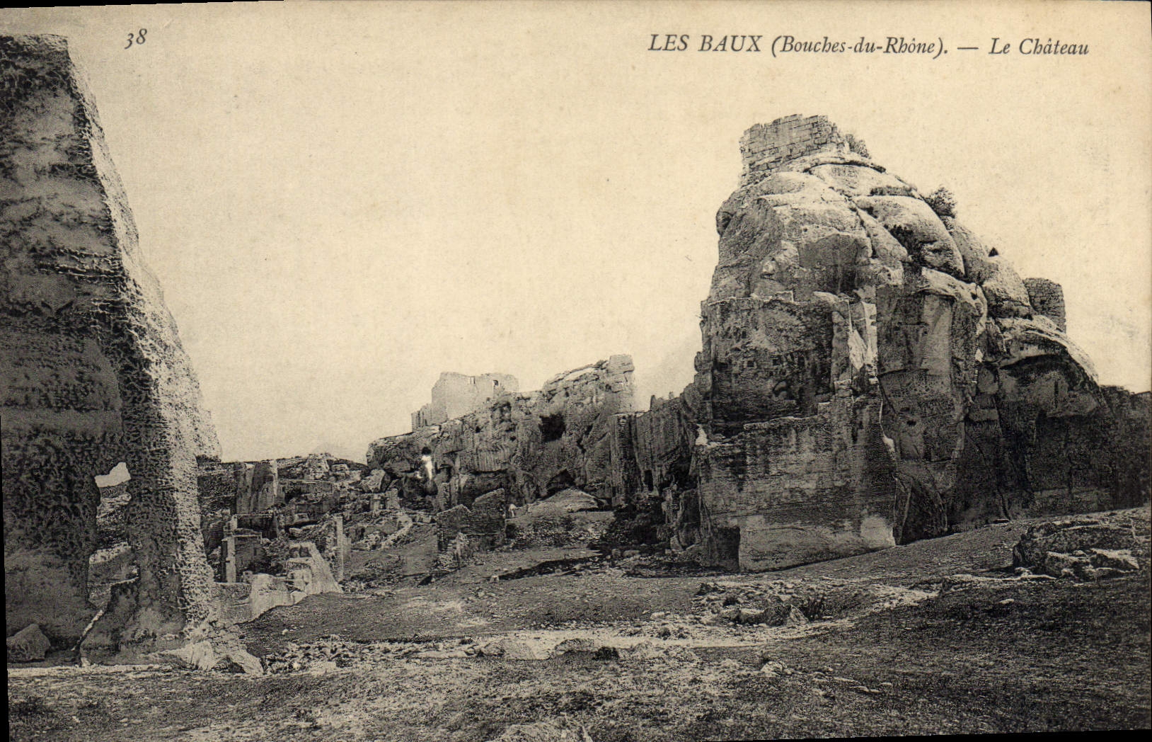 CPA Les Baux Bouches du Rhone Le Chateau 