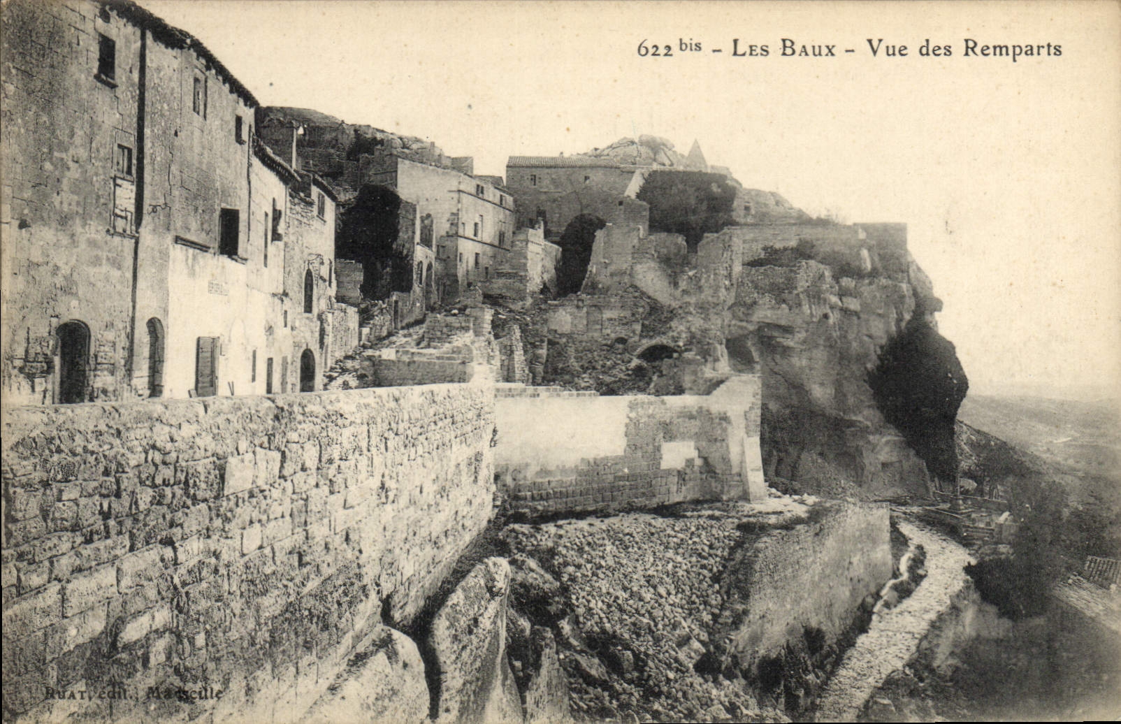 CPA Les Baux Vue des Remparts 