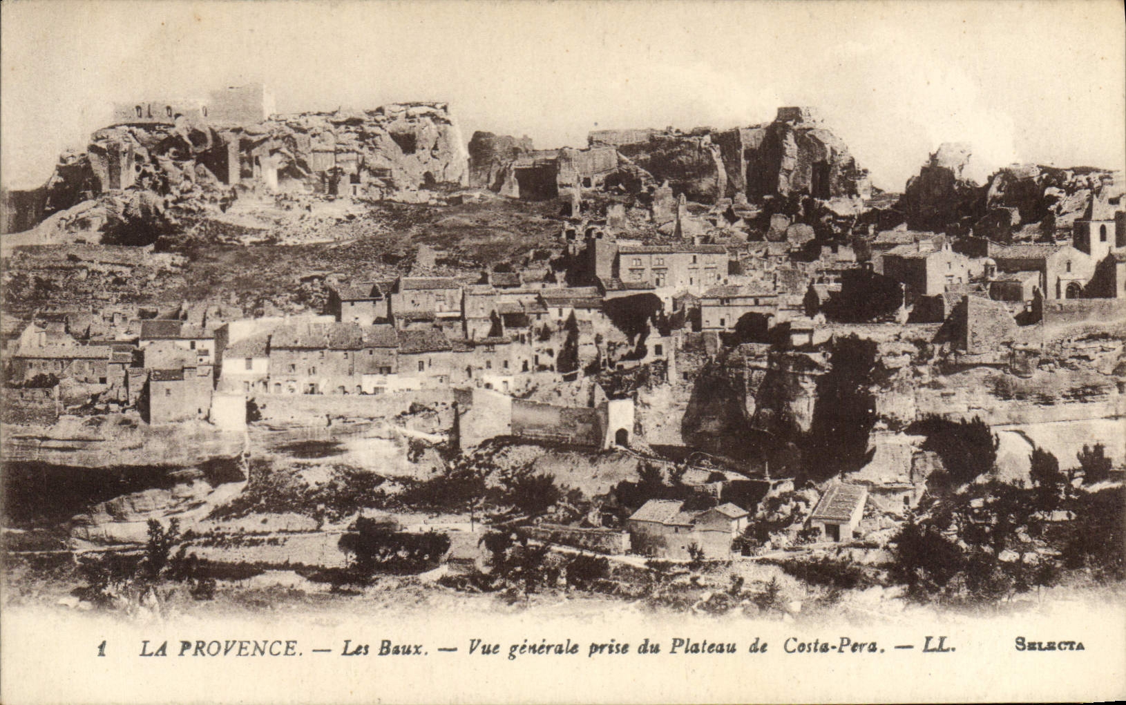 CPA La Provence Les Baux Vue generale prise du Plateau de Costa Pera 