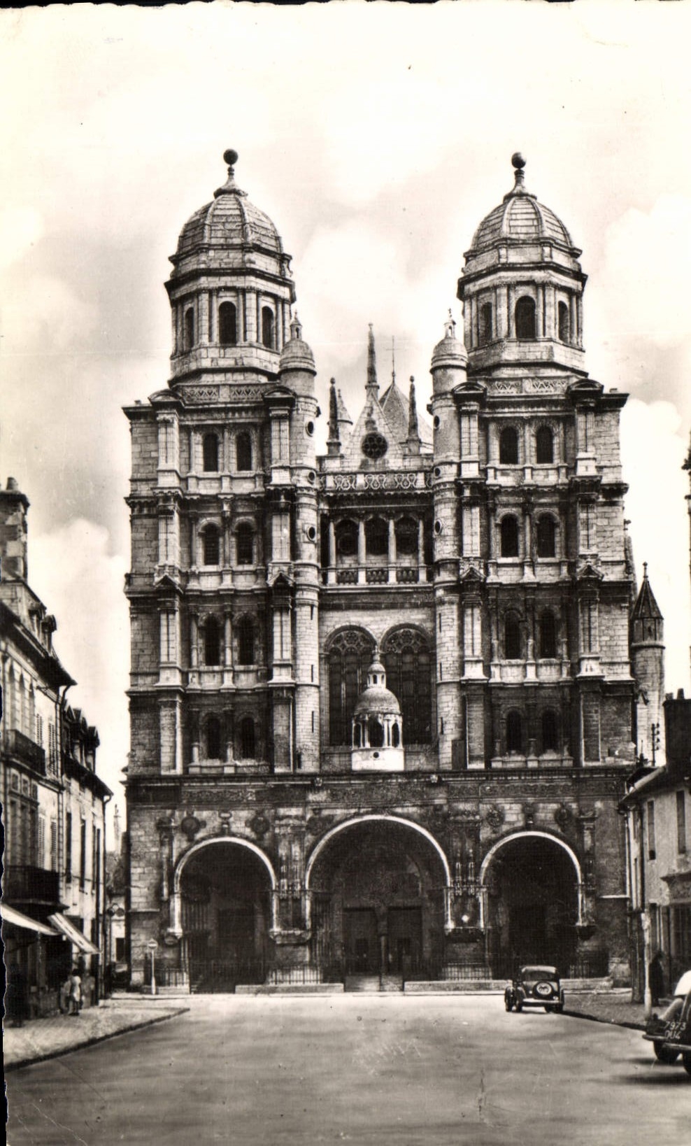 CPA Dijon Cote d Or Eglise Saint Michel 
