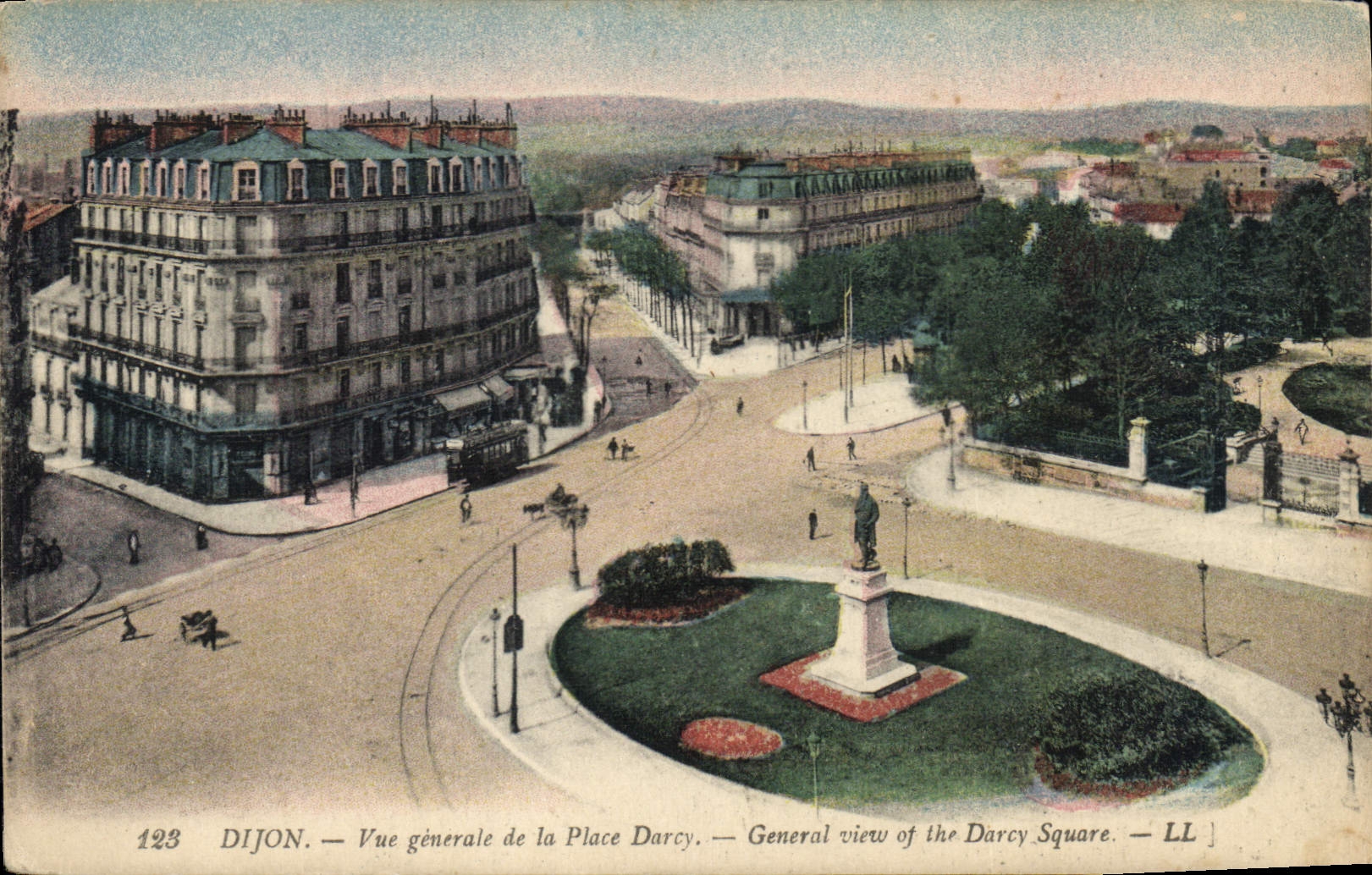 CPA Dijon Vue generale de la Place Darcy 