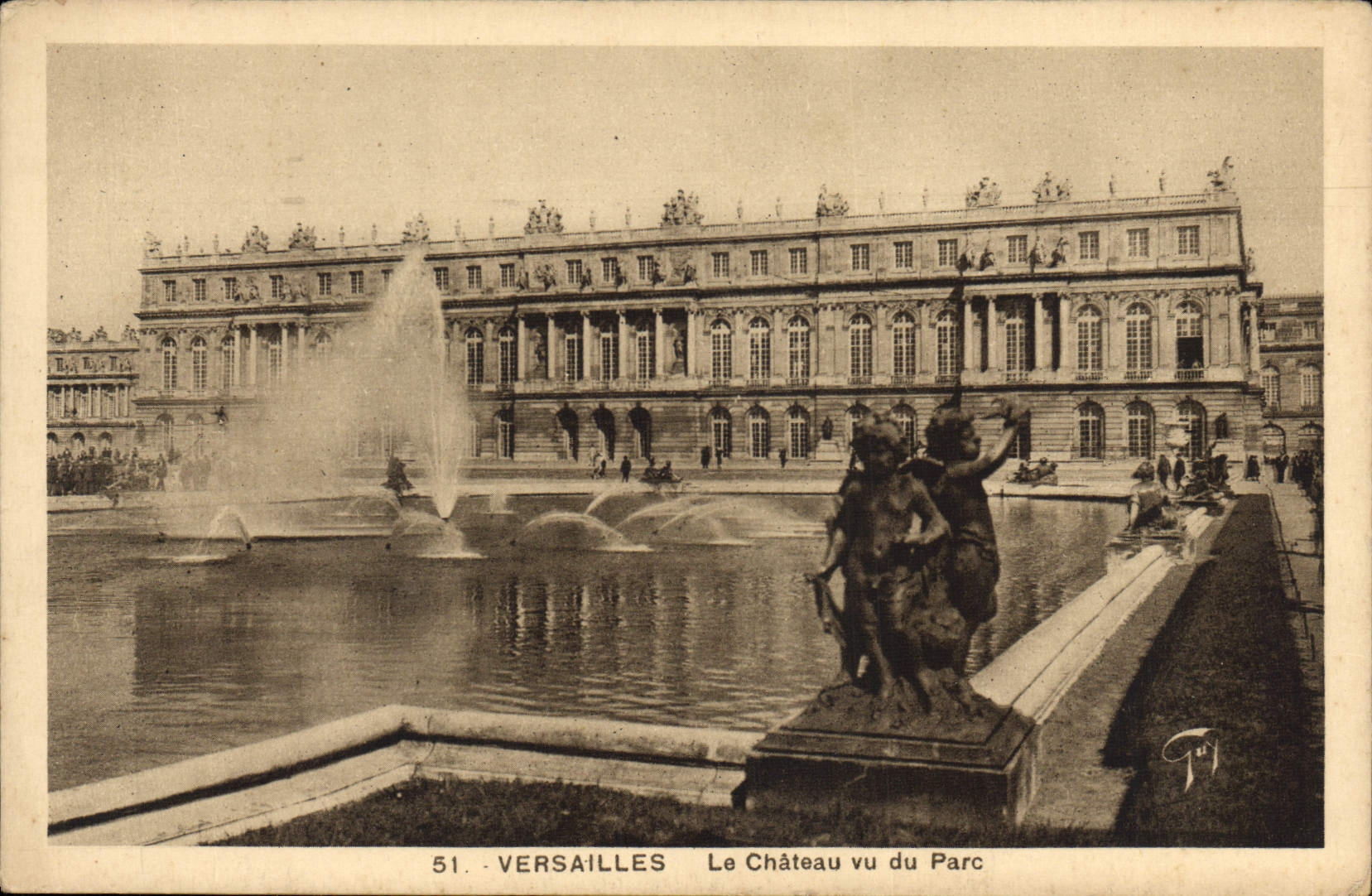 CPA Versailles Le Chateau vu du Parc