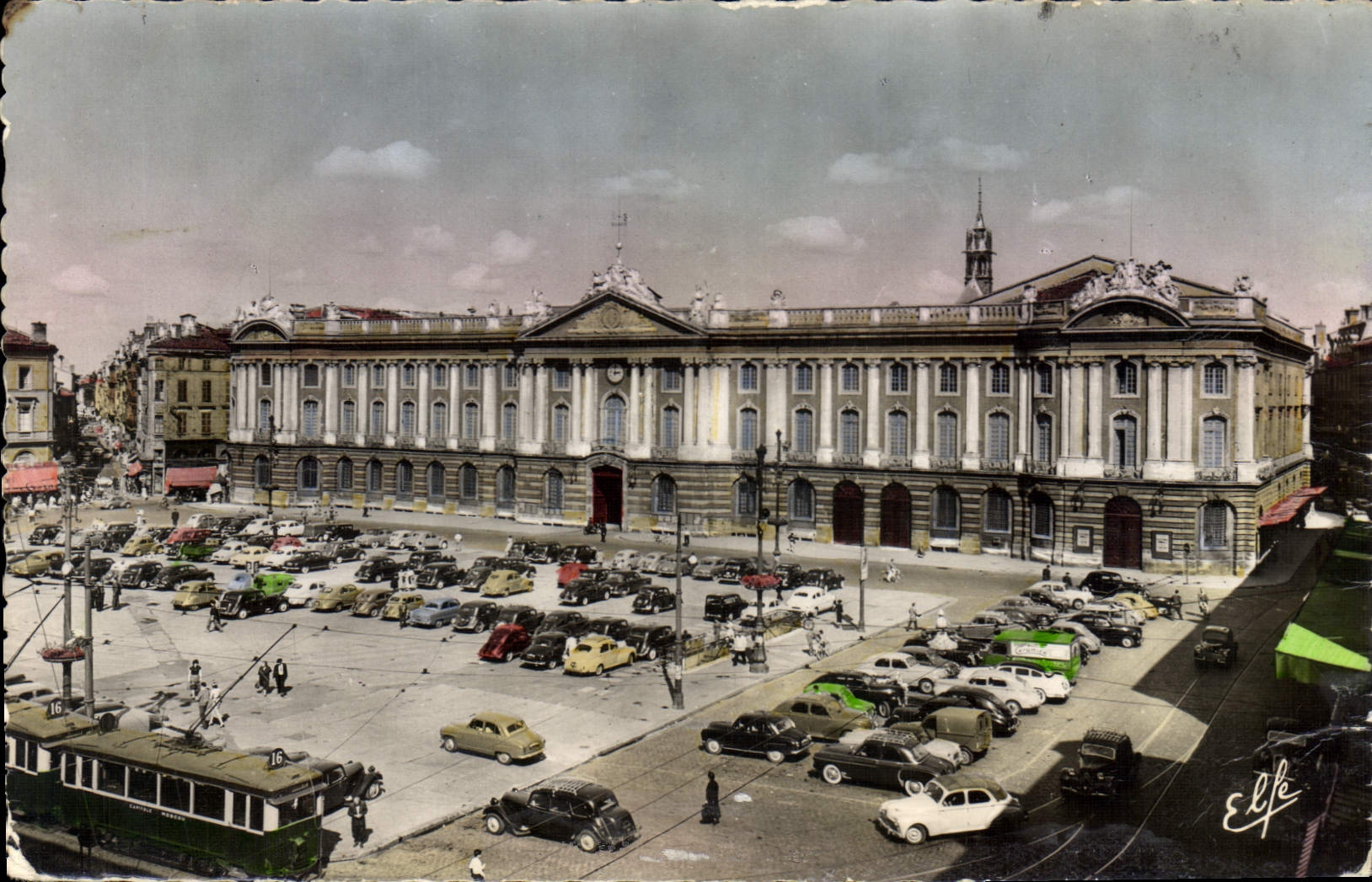 CPM Toulouse La Place du Capitale Hotel de Ville