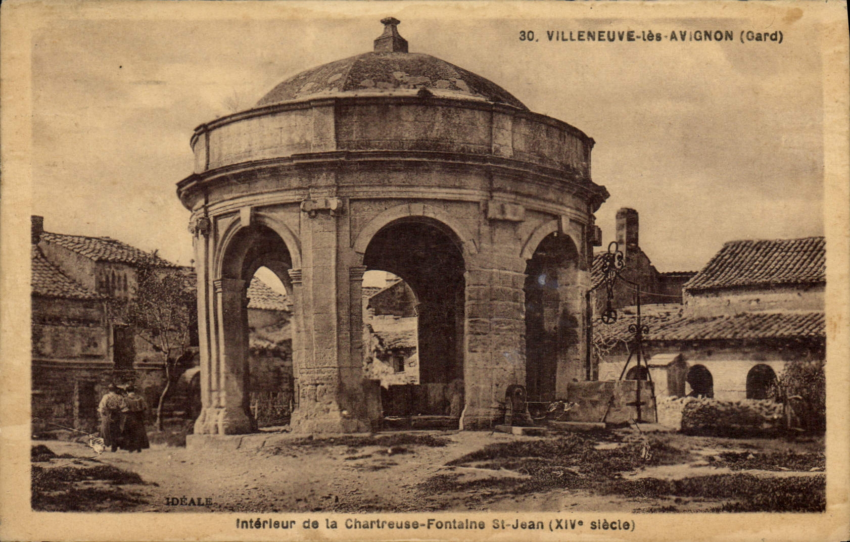 CPA Villeneuve les Avignon (Gard) Interieur de la Chateau Fontaine St Jean (XIVe Siecle)