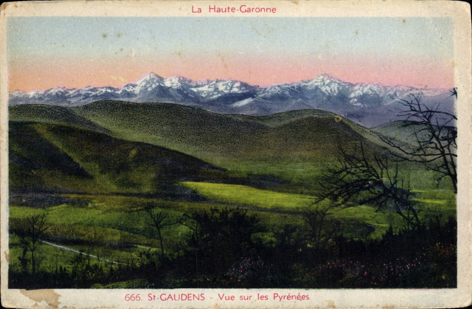 CPA St Gaudiens Vue sur les Pyrenees