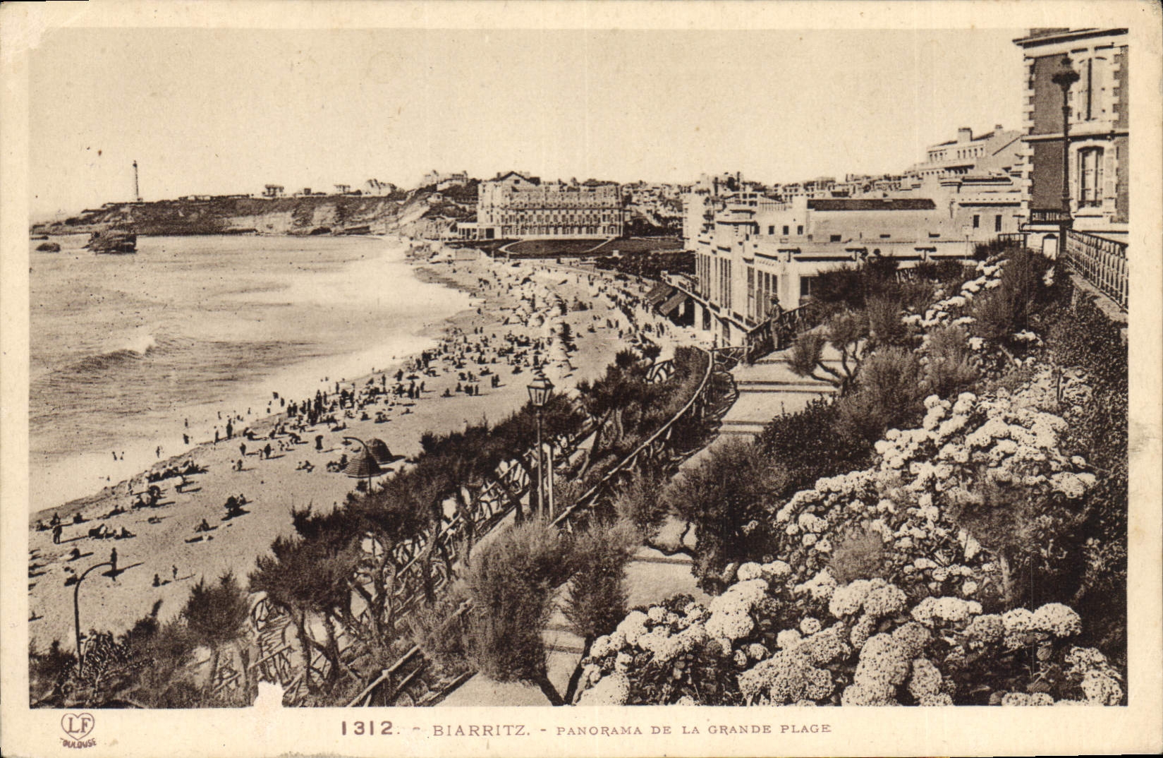 CPA Biarritz Panorama de la Grande Plage