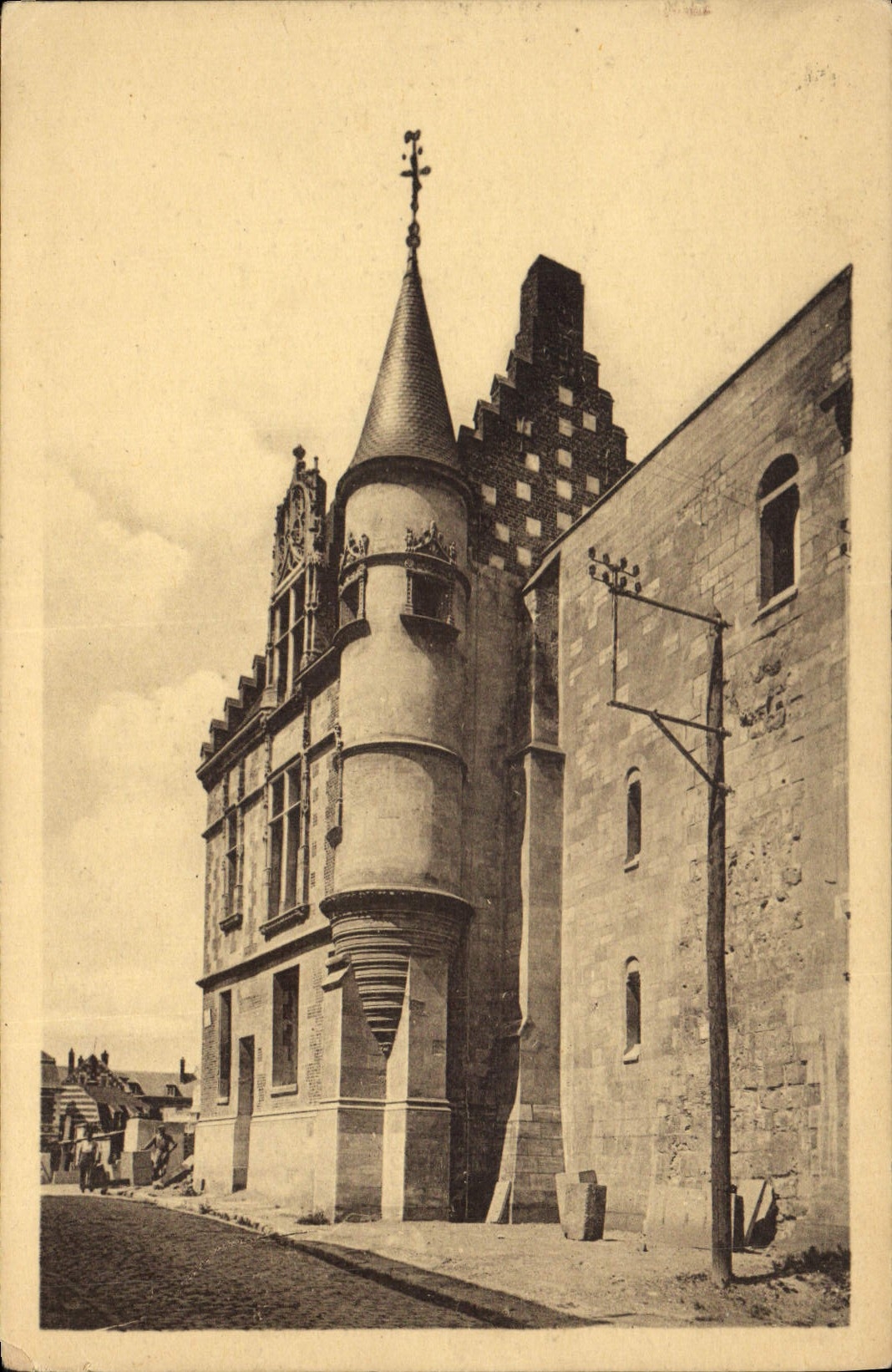 CPA Noyon (Oise) L'Ancien Eveche