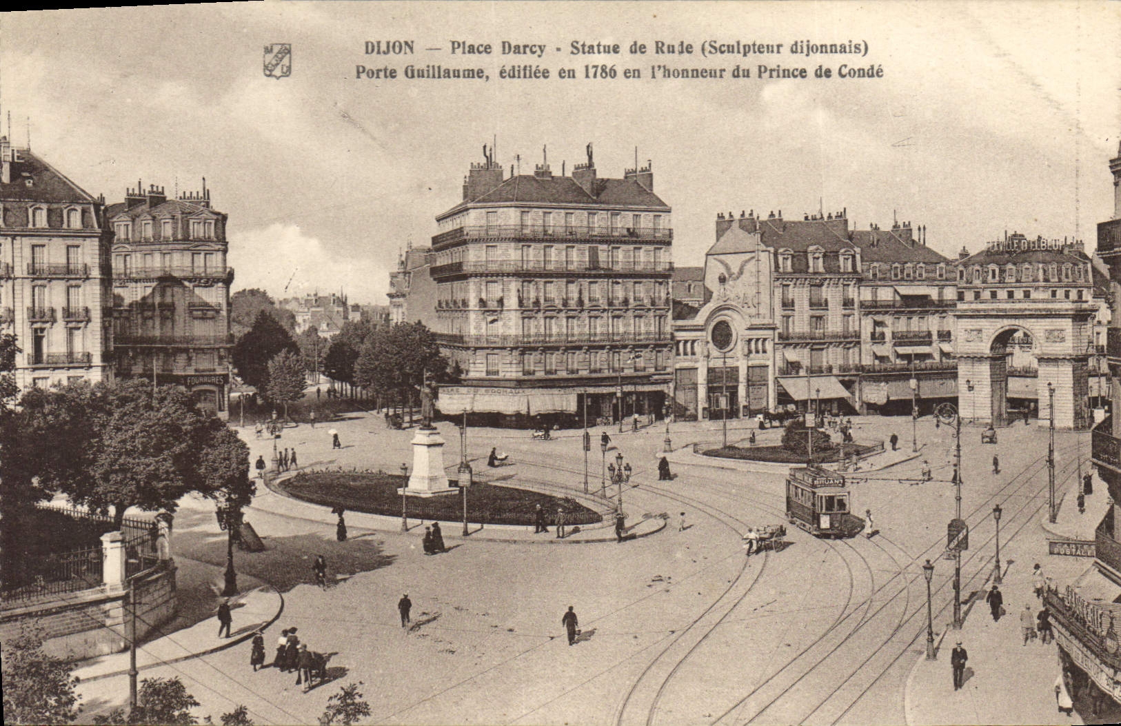 CPA Dijon Place Darcy Statue de Ruje (Sculpteur dijonnais)