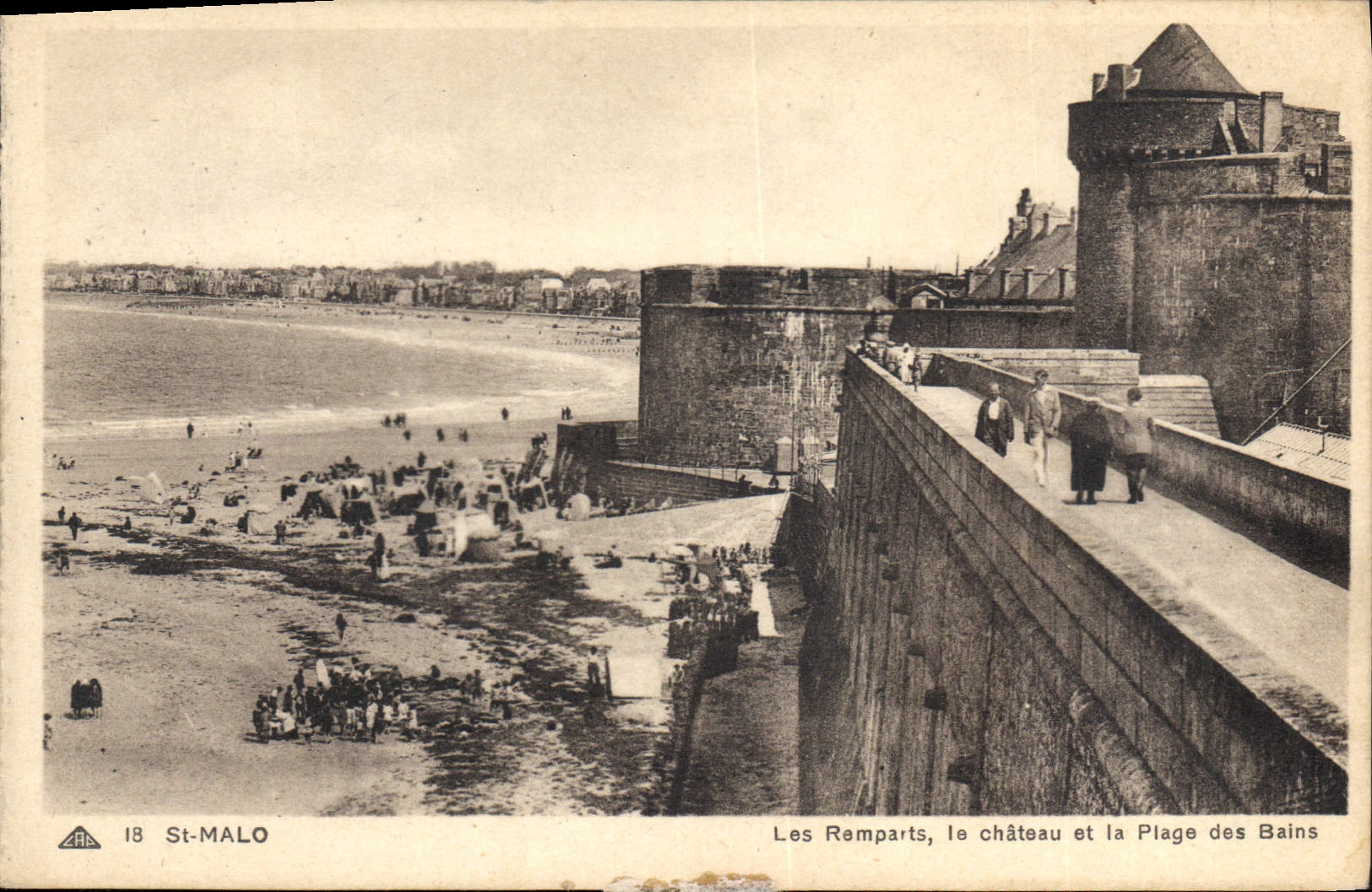 CPA St Malo Les Remparts le Chateau et la Plage des Bains