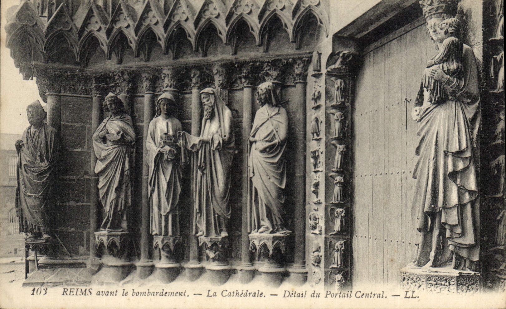 CPA Reims avant le bombardement La Cathedrale Detail du Portail Central