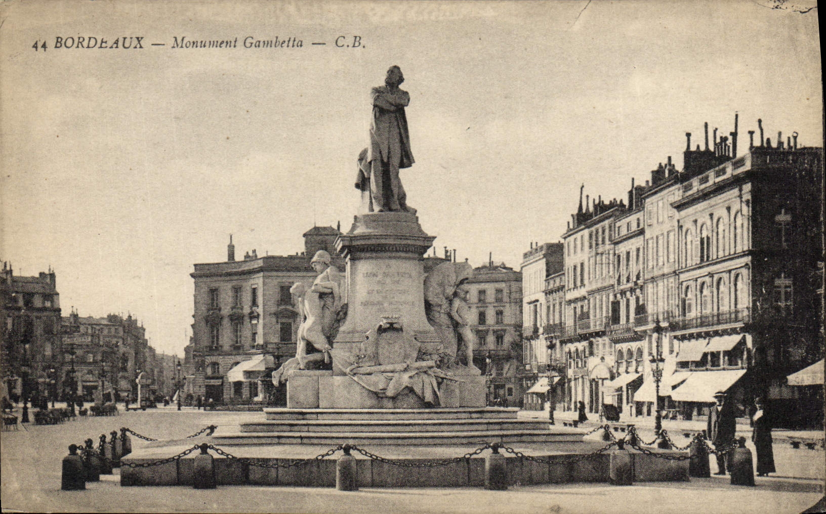 CPA Bordeaux Monument Gambetta