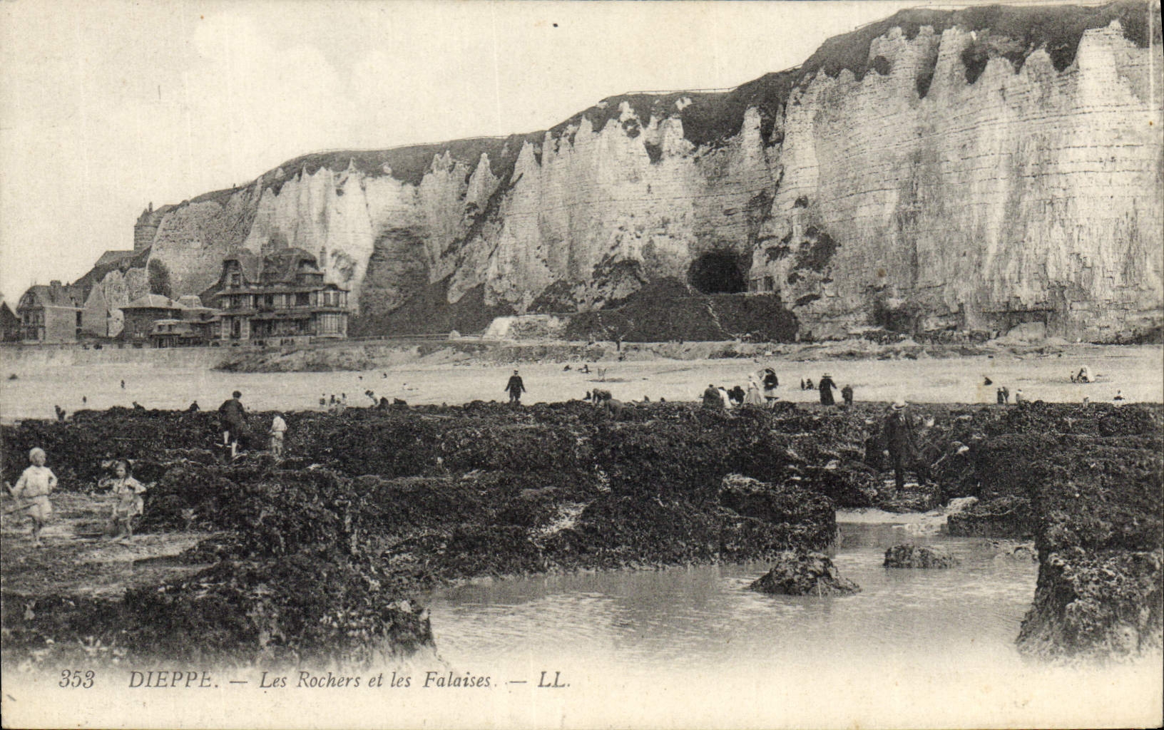 CPA Dieppe Les Rochers et les Falaises