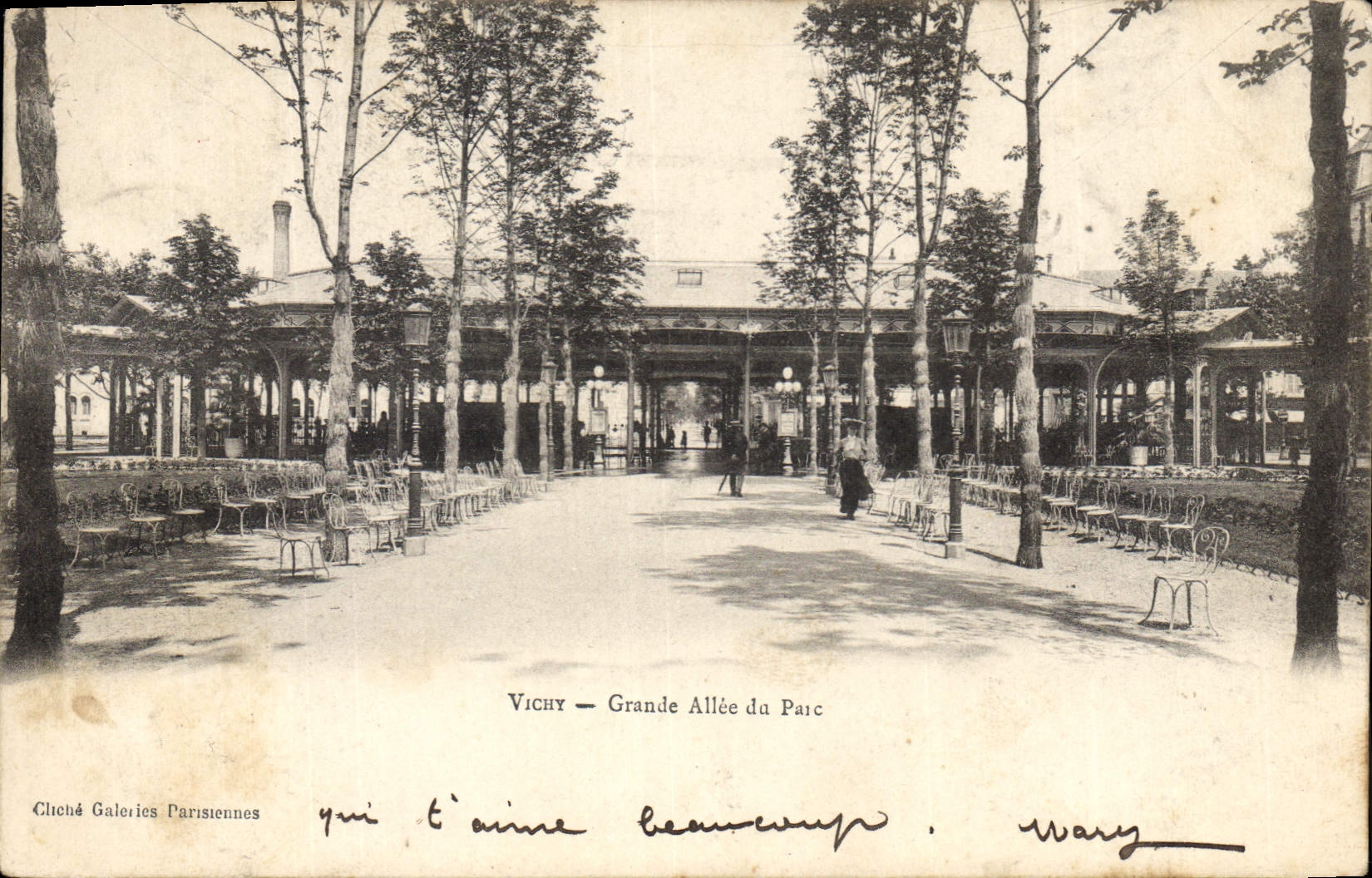 CPA Vichy Grande Allee du Parc