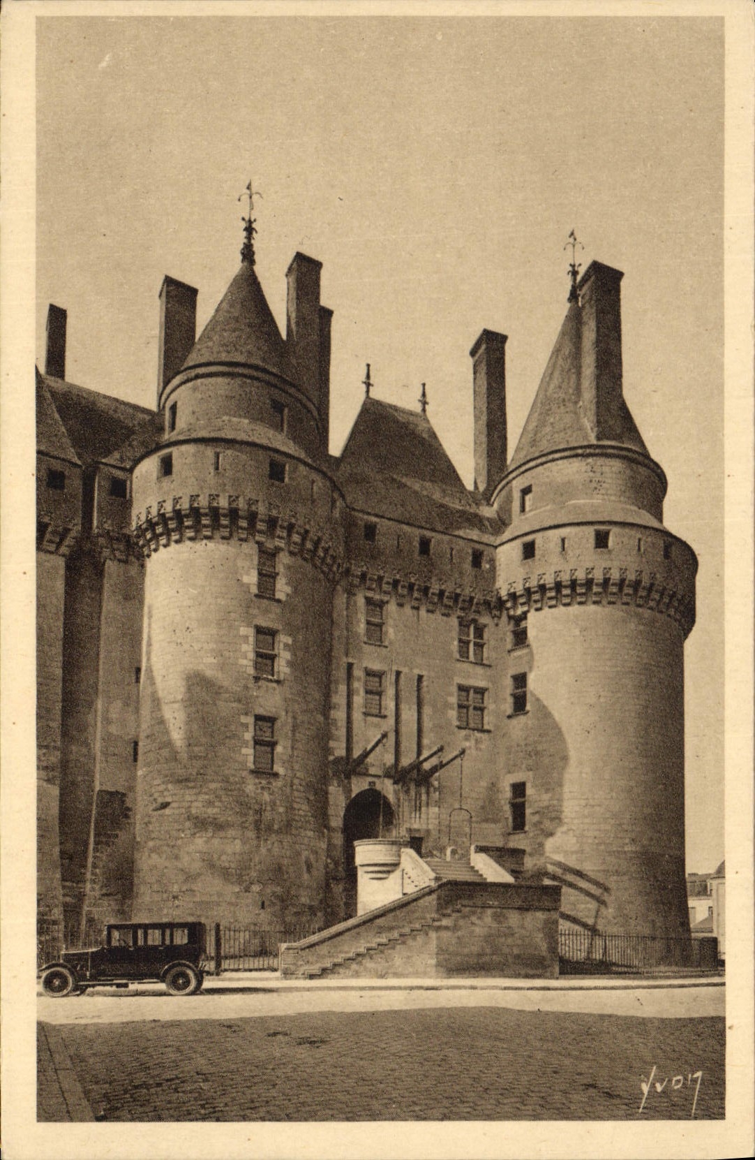 CPA Langeais (Indre et Loire) L'Entree du Chateau
