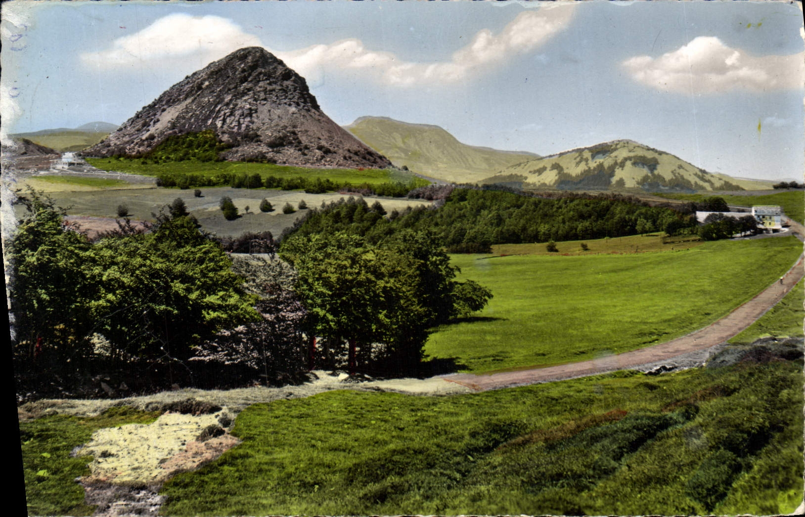 CPA Hautes Cevennes A gauche Gerbier de Jonc 1554 m Au centre Mezenc 1750 m A droite Sara 1505 m