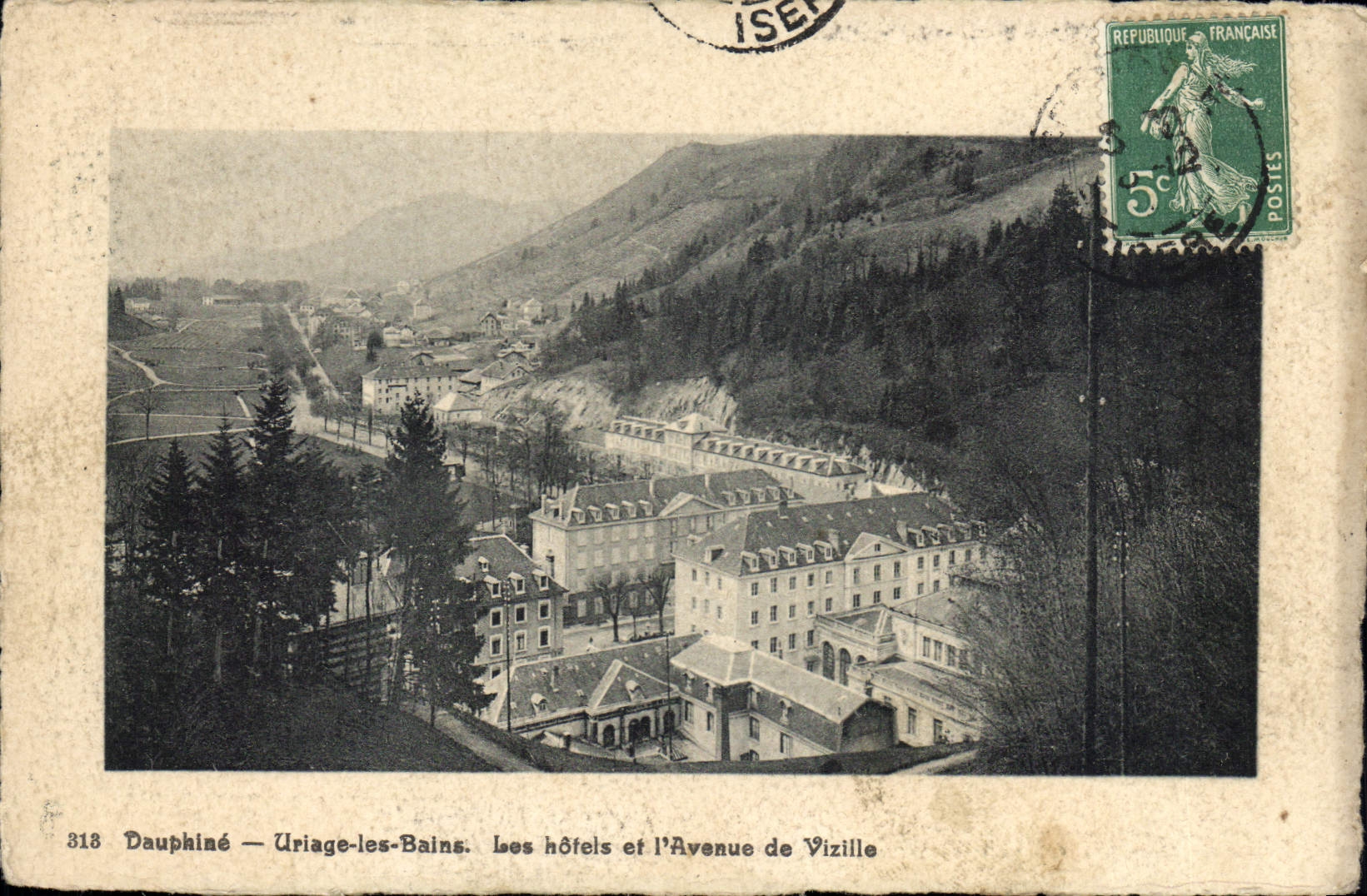 CPA Dauphine Uriage les Bains Les hotel et l'Avenue de Vizille
