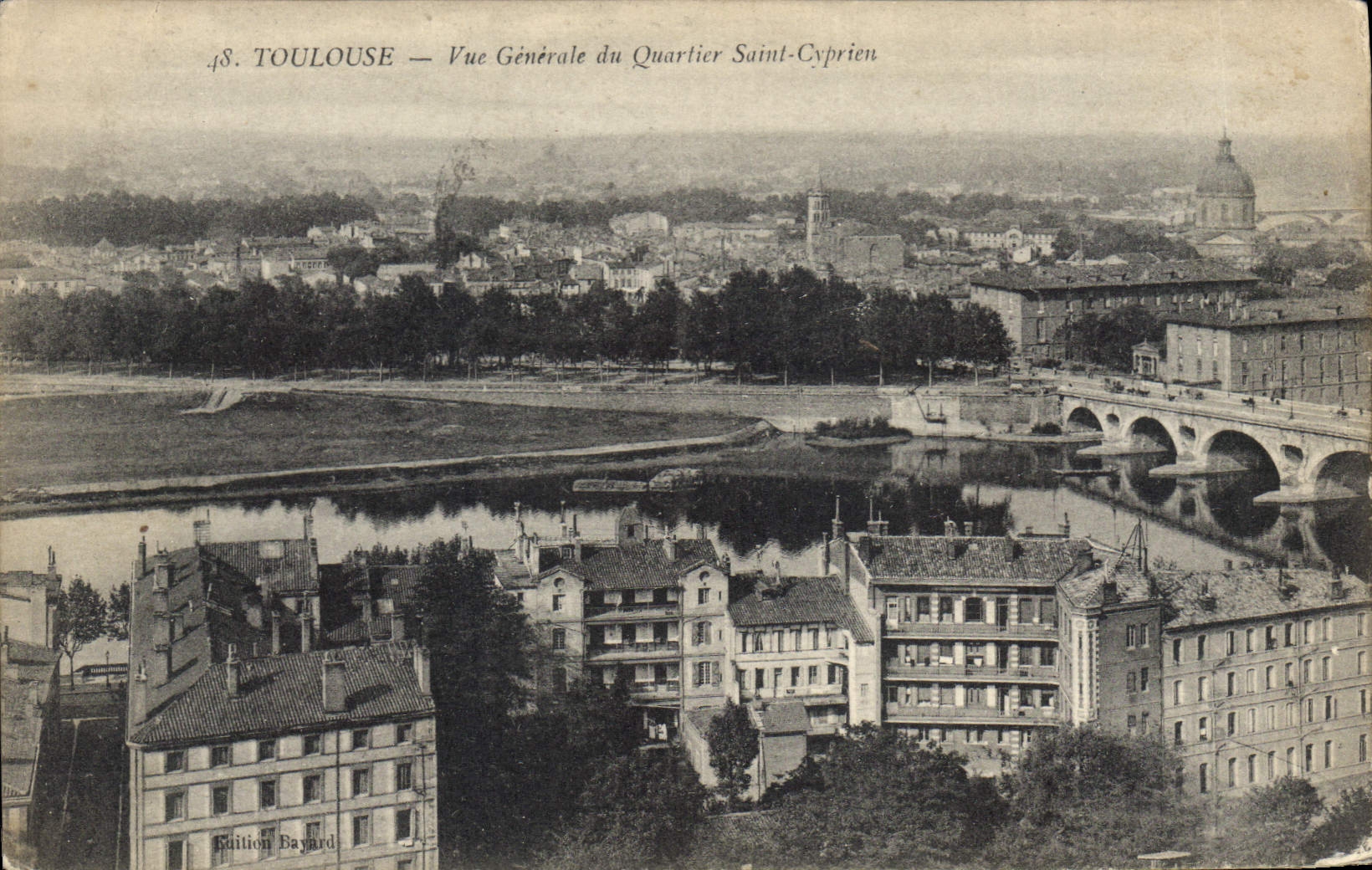 CPA Toulouse Vue generale du Quartier Saint Cyprien