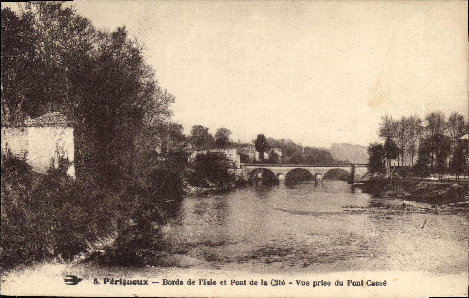 CPA Perigueux Bords de l'Isle et Pont de la Cite Vue prise du Pont Casse