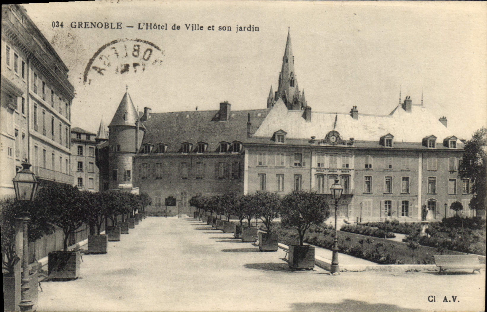 CPA Grenoble L'Hotel de Ville et son jardin
