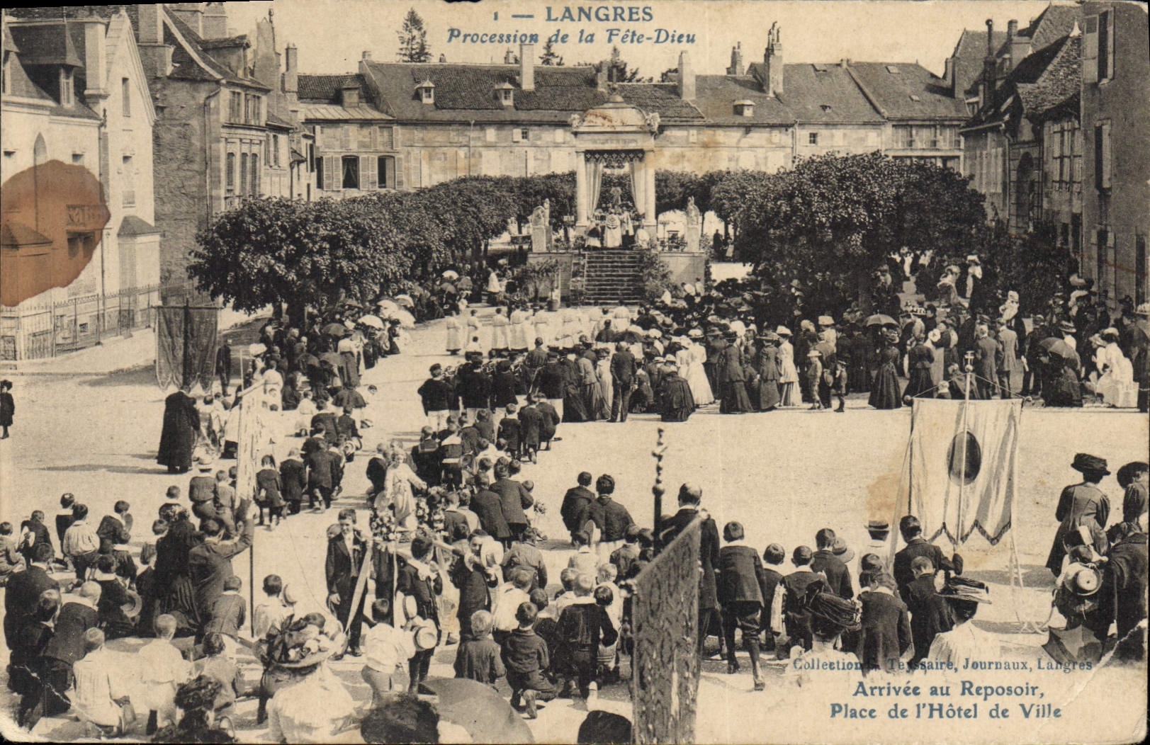 CPA Langres Procession de la Fete Dieu