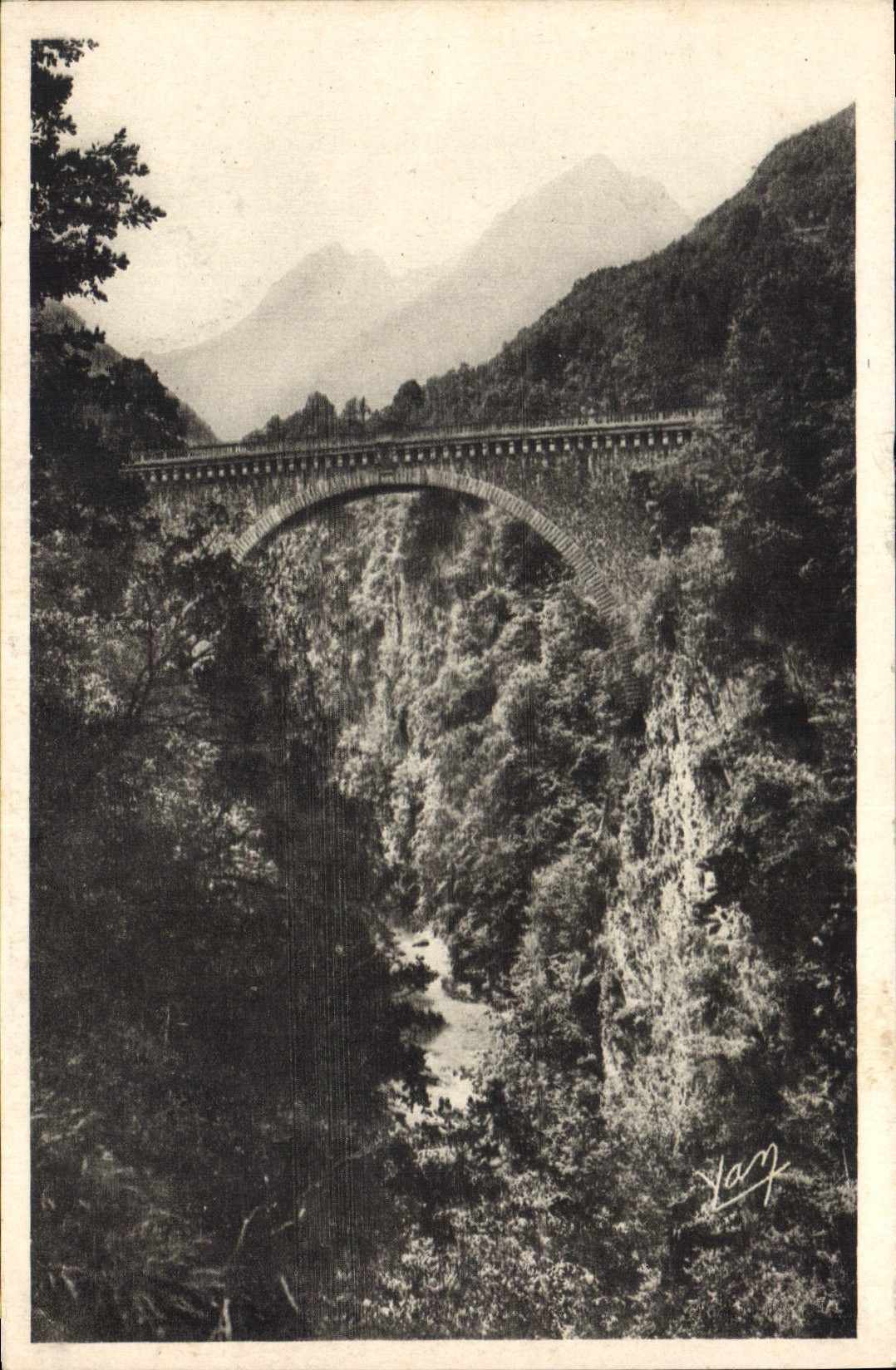CPA Saint Sauveur les Bains Le Pont Napoleon hauteur 65 m au dessus du Gave