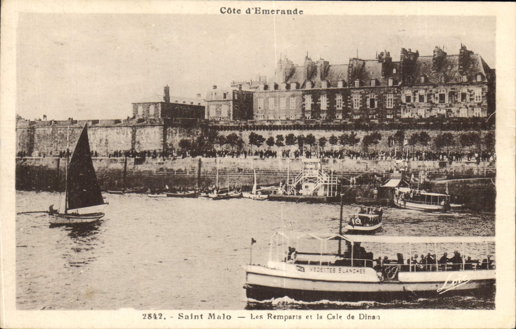 CPA Saint Malo Les Remparts et la Cale de Dinard Cote d'Emeraude Bateaux Vedettes blanches