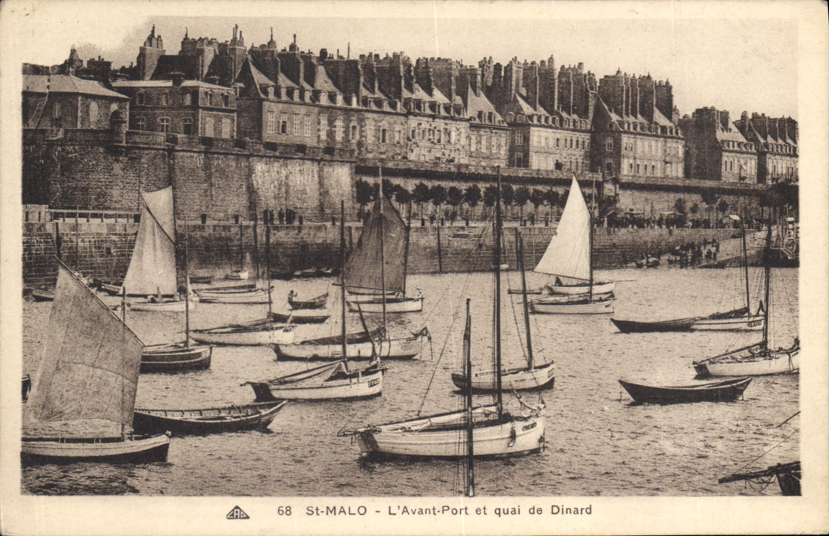 CPA Saint Malo L'Avant Port et quai de Dinard