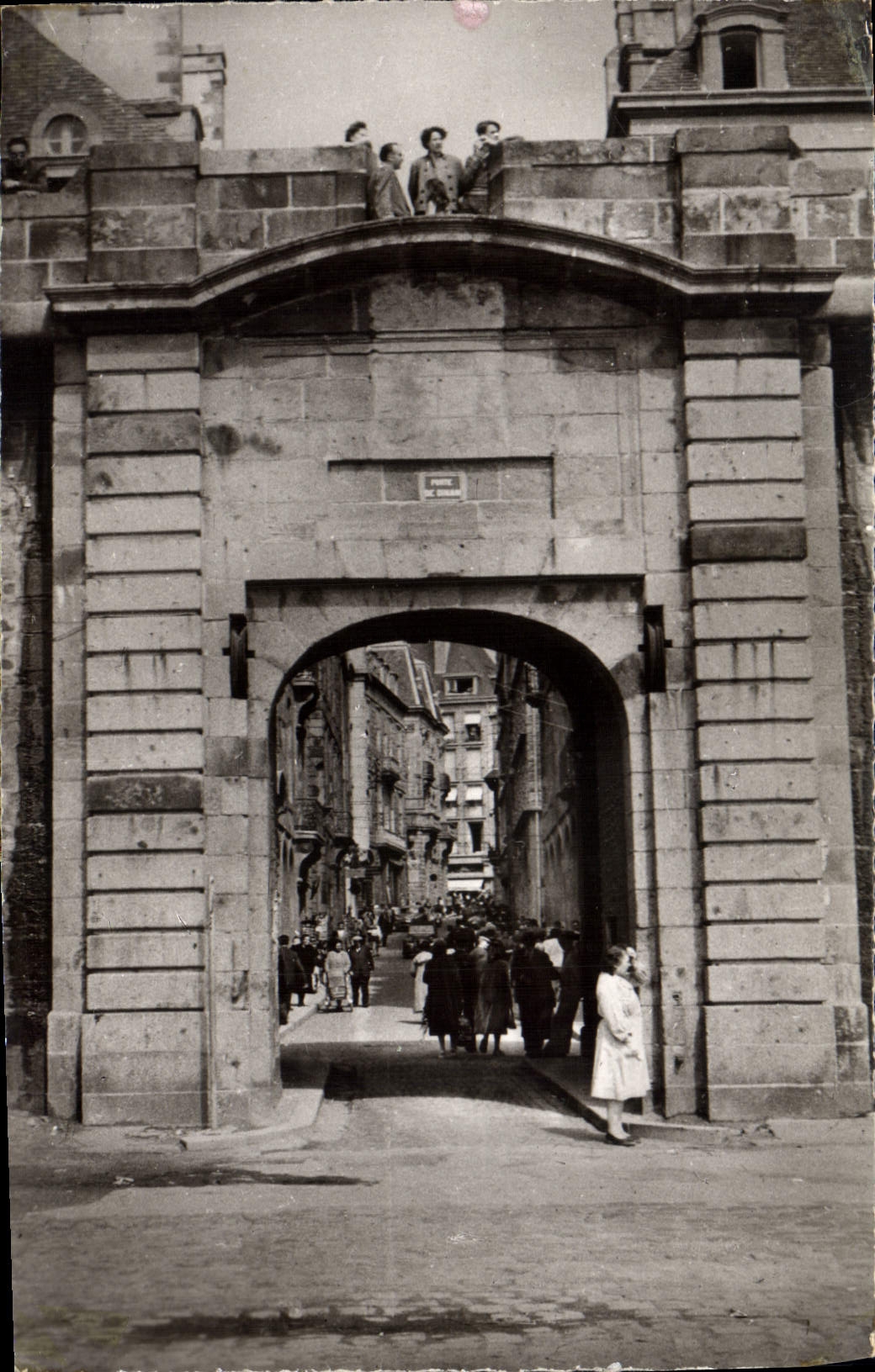 CPA Saint Malo en Bretagne Porte et rue de Dinan