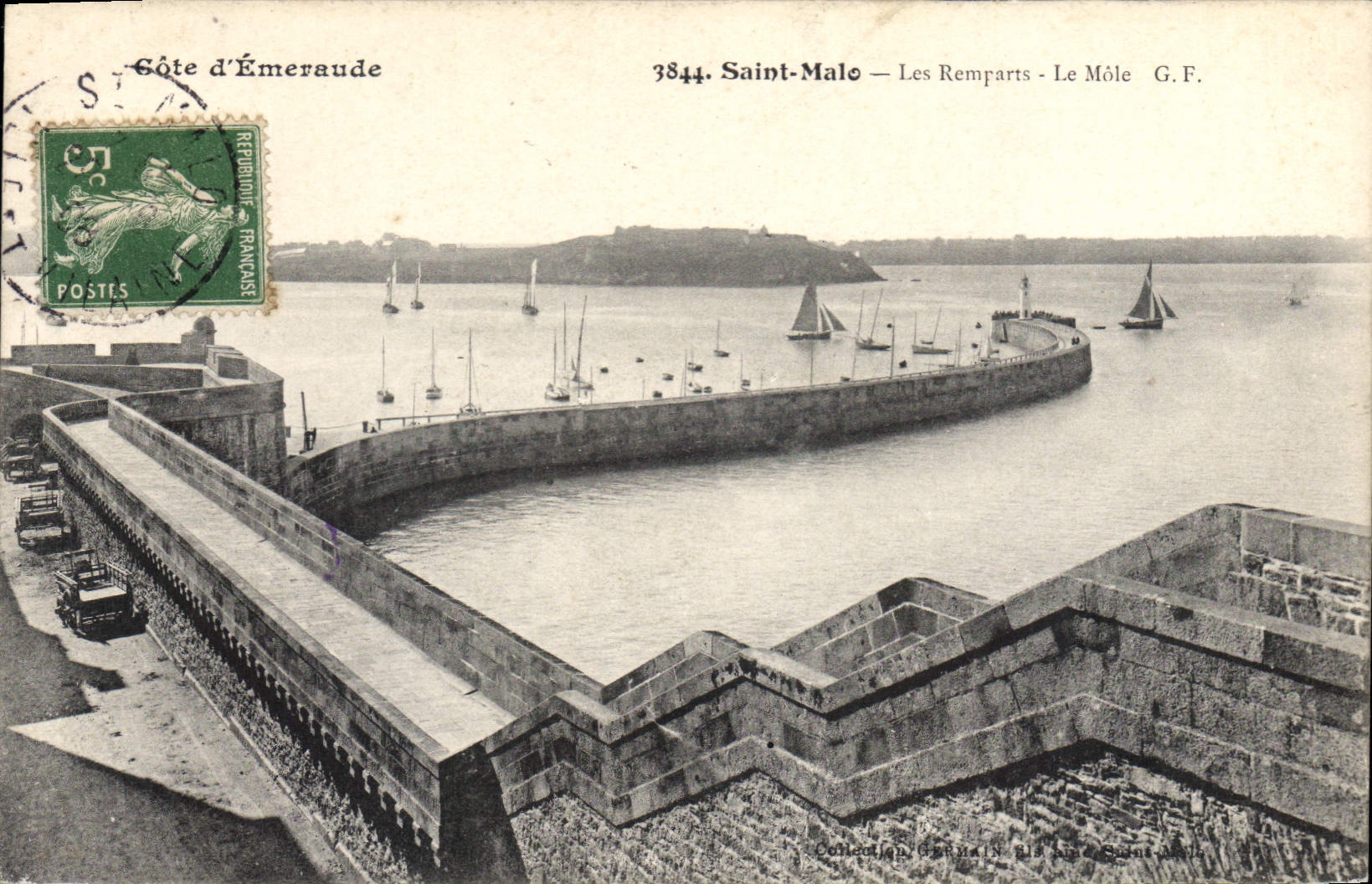 CPA Saint Malo Les Remparts Le Mole Cote d'Emeraude