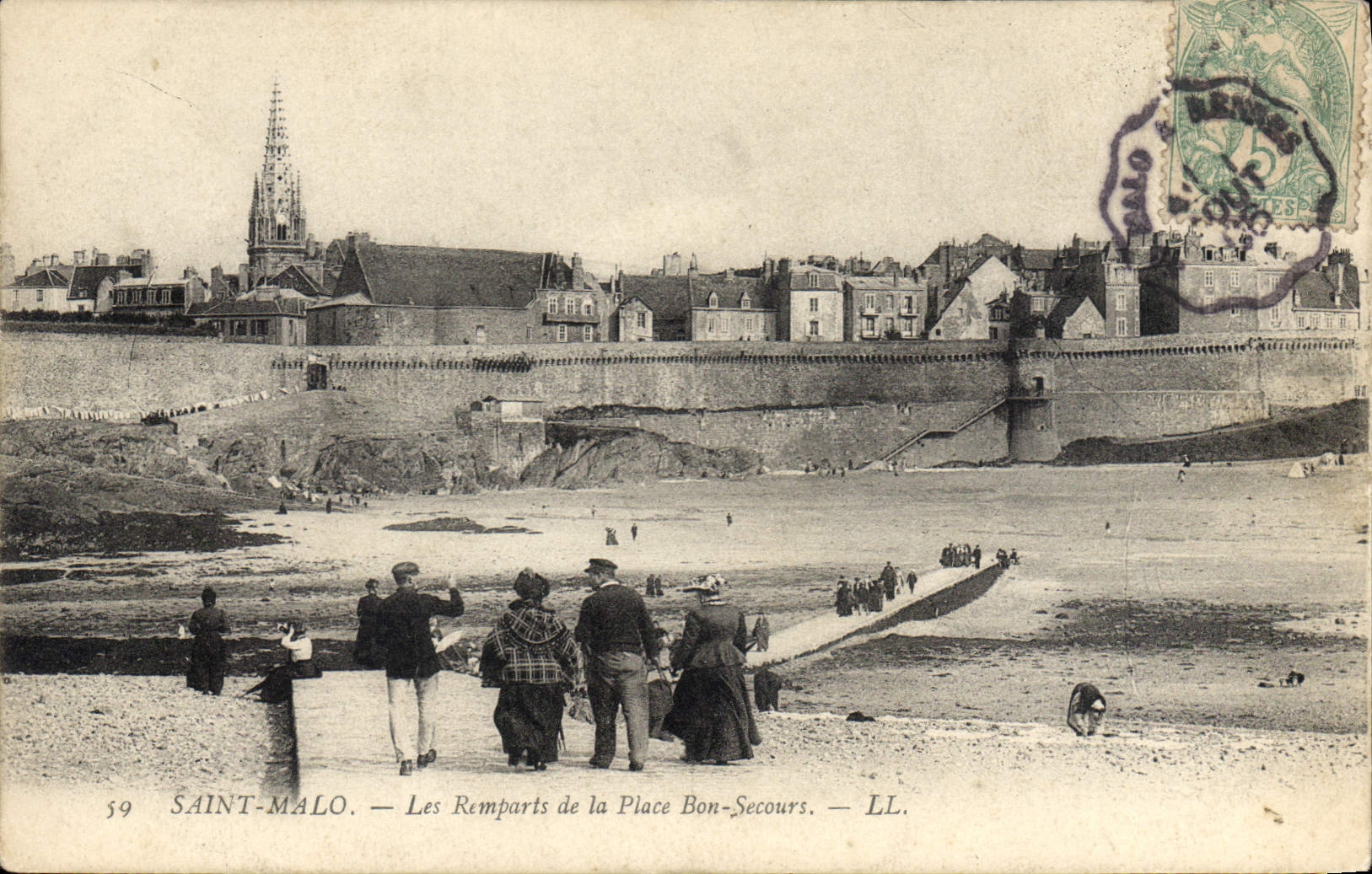 CPA Saint Malo Les Remparts de la Place Bon Secours