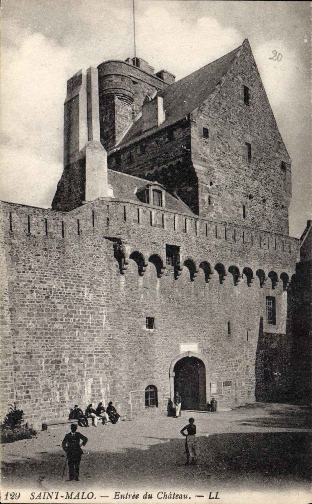 CPA Saint Malo Entree du Chateau