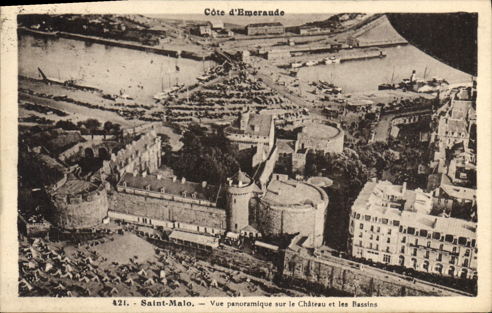 CPA Saint Malo Vue panoramique sur le Chateau et les Bassins