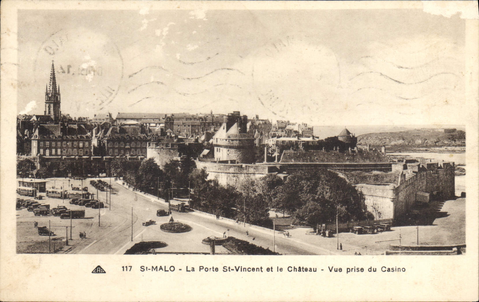 CPA Saint Malo La Porte St Vincent et le Chateu Vue prise du Casino