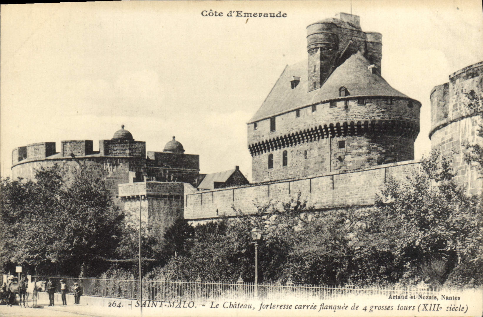 CPA Saint Malo Le Chateau forteresse carree flanquee de 4 grosses tours (XIIIe siecle)