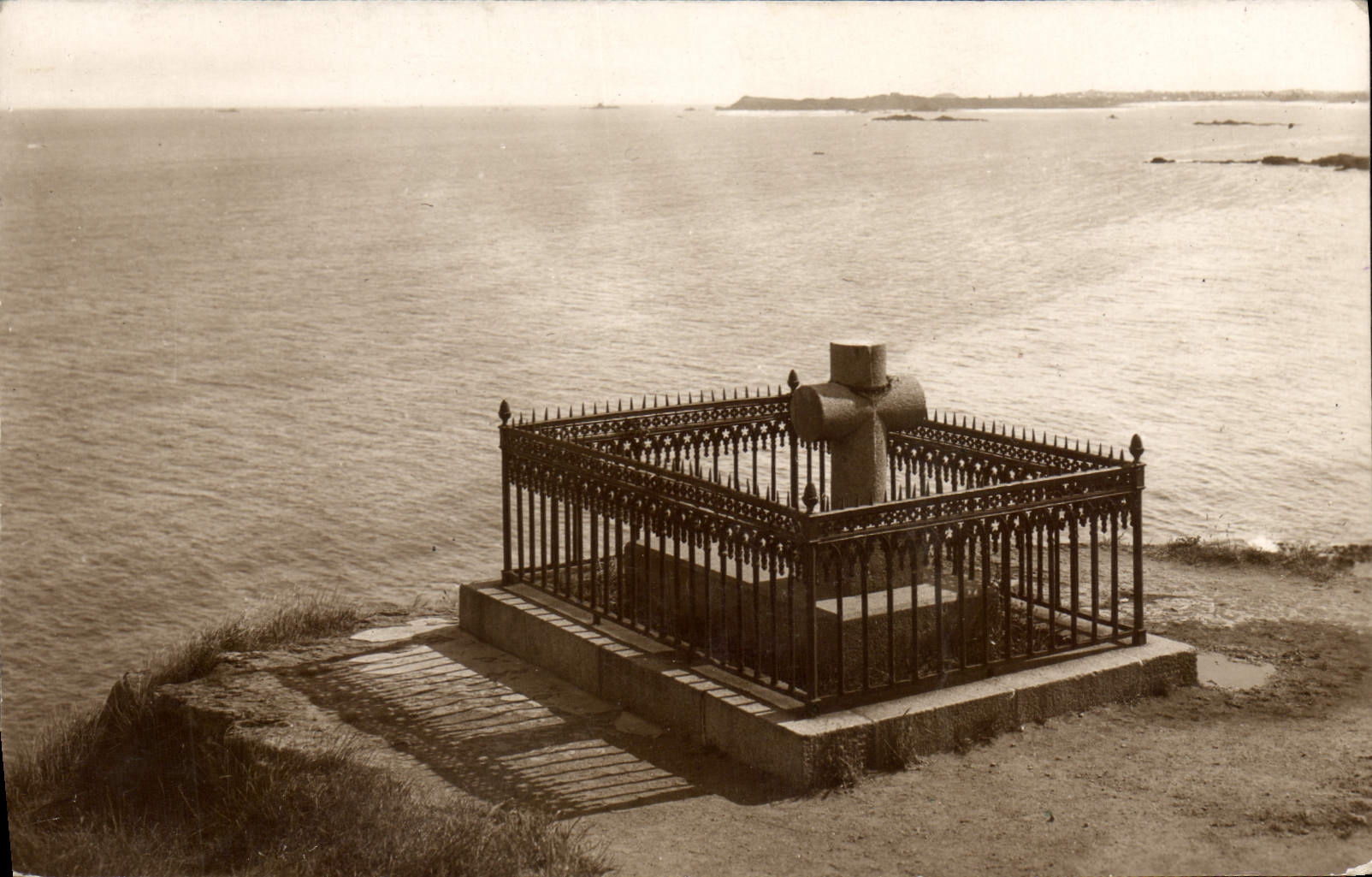 CPA Saint Malo Tombeau de Chateaubriand