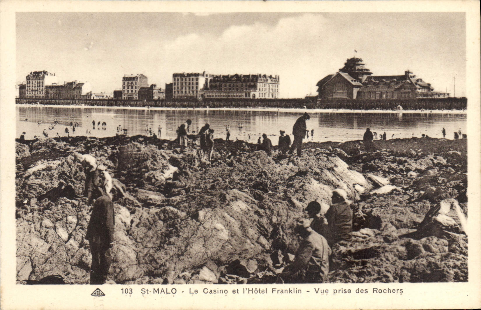 CPA Saint Malo Le Casino et l'Hotel Franklin Vue prise des Rochers