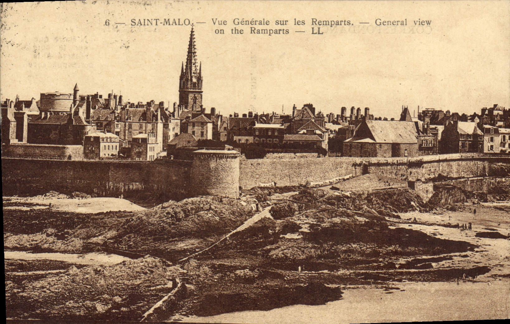 CPA Saint Malo Vue Generale sur les Remparts