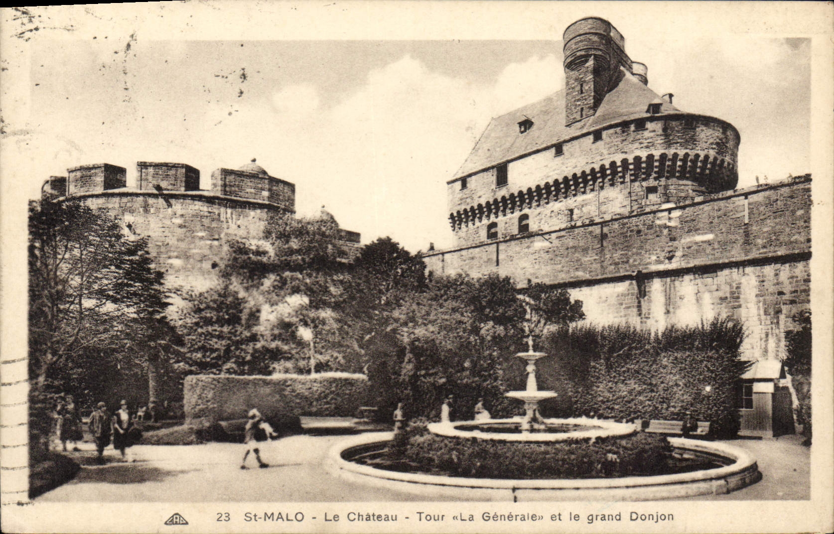 CPA Saint Malo Le Chateau Tour La Generale et le grand Donjon